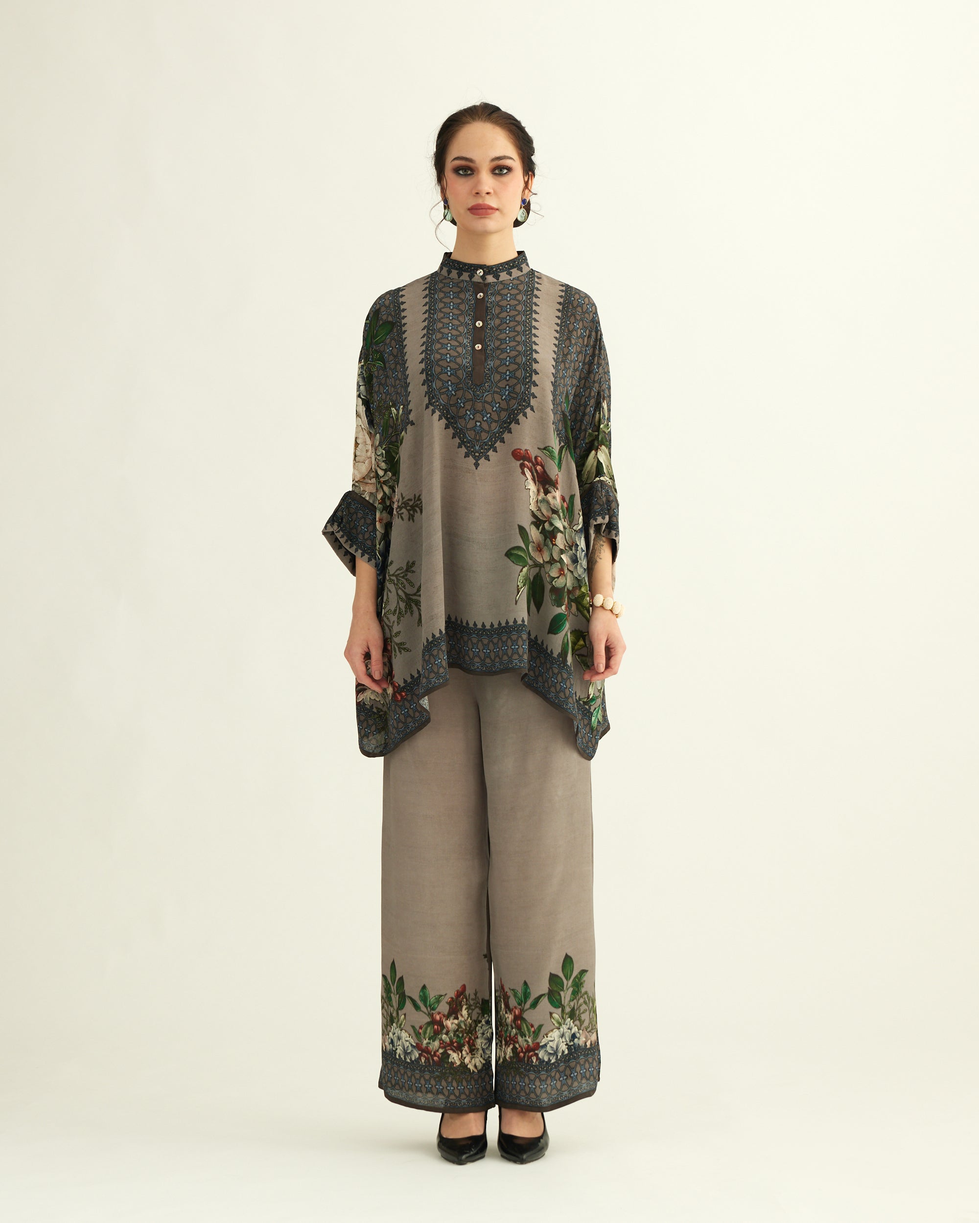 A Notting Hill Summer : Chanel - Taupe