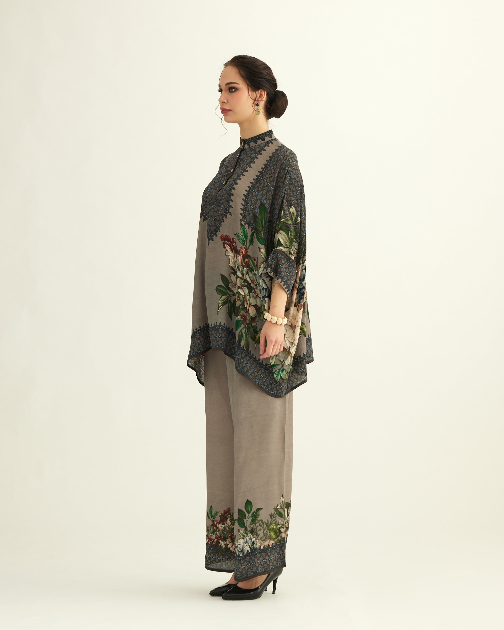 A Notting Hill Summer : Chanel - Taupe