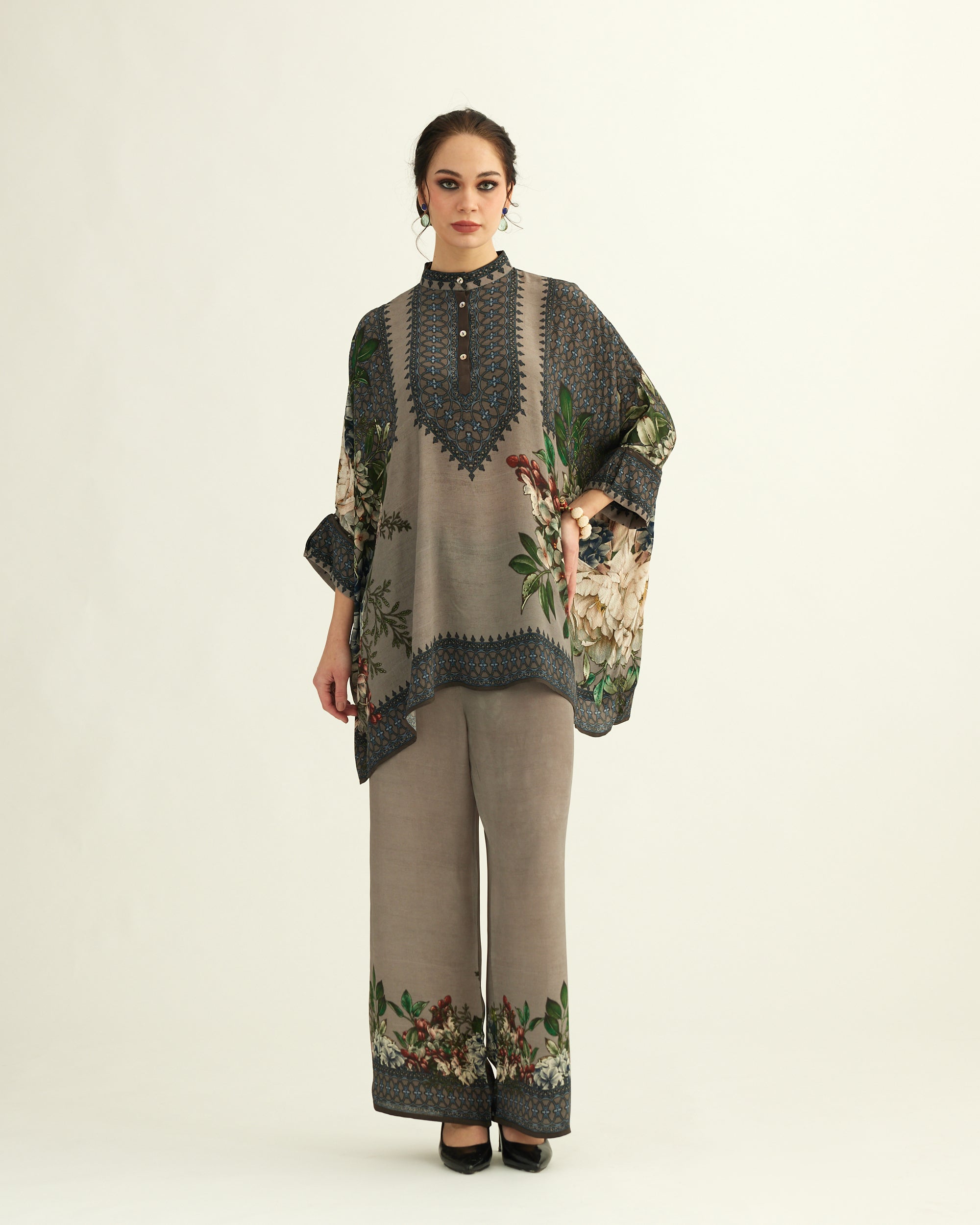 A Notting Hill Summer : Chanel - Taupe