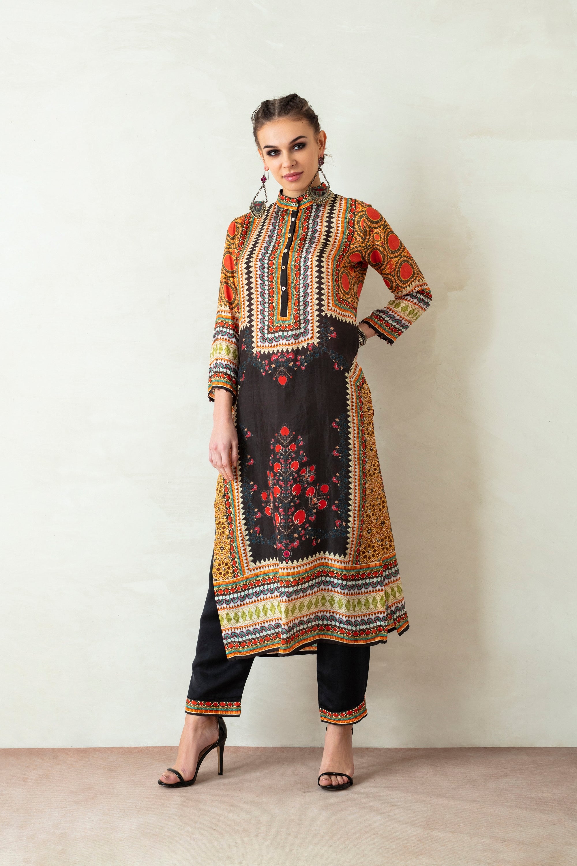 Suzani : Champa - Black