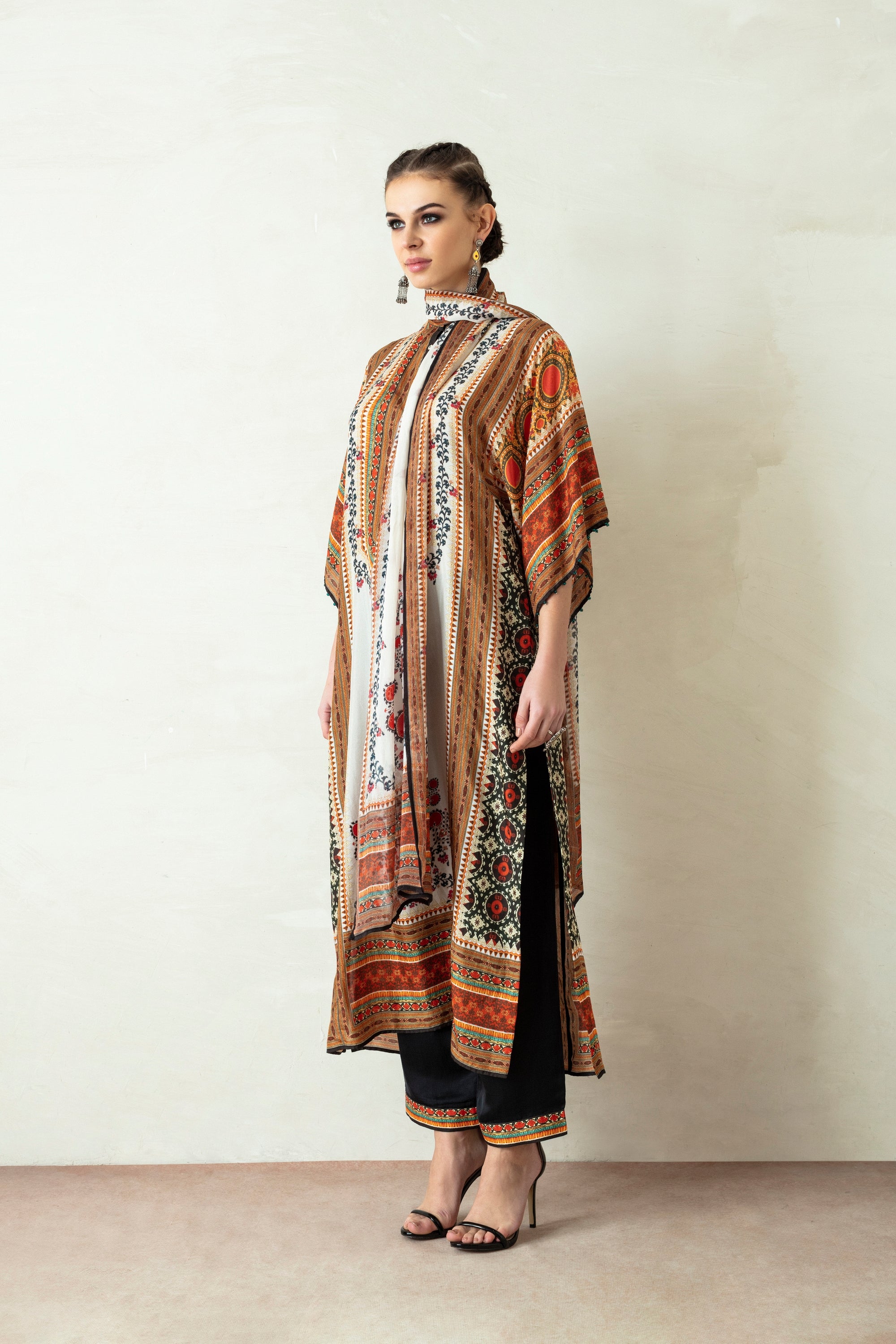 Suzani : Gayatri - Ivory