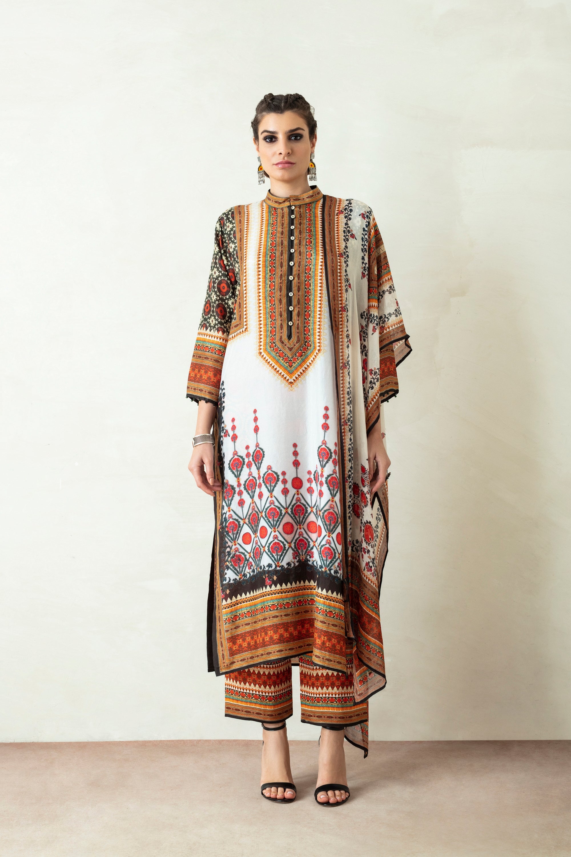 Suzani : Ramin - Ivory/Black