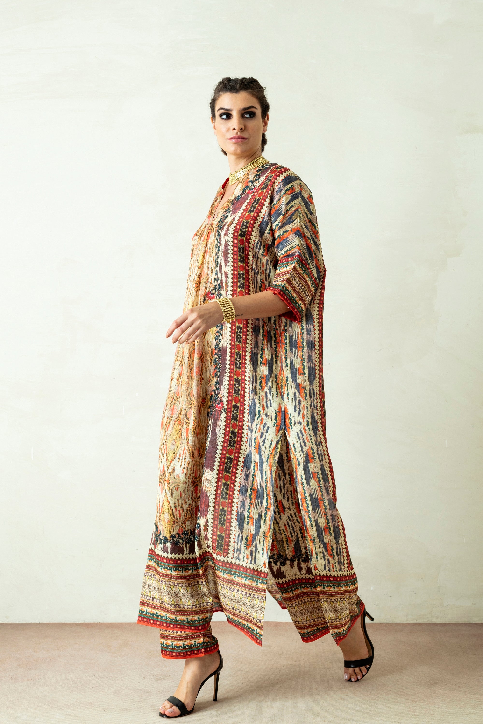 Uzbek : Banera - Beige
