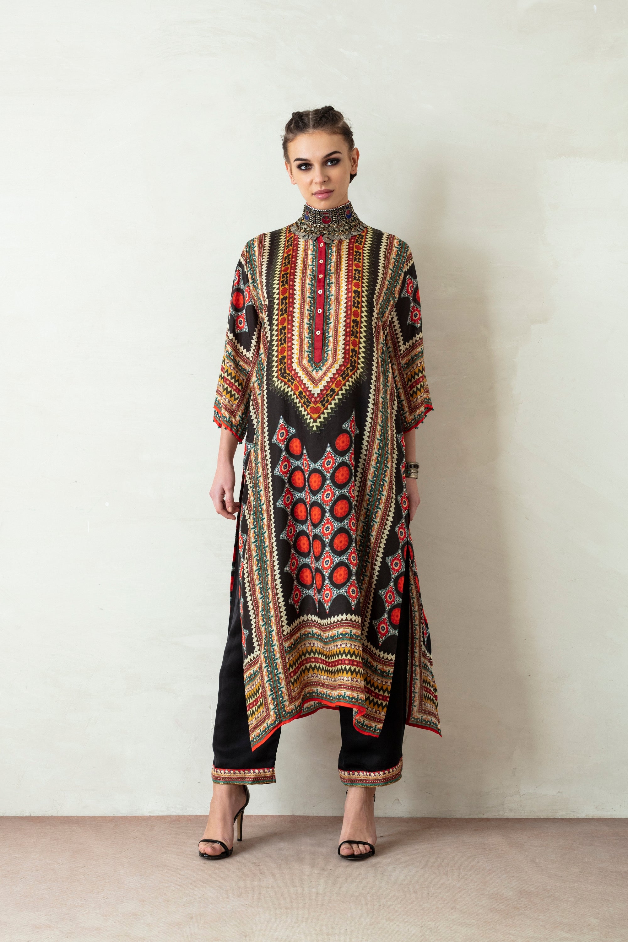 Uzbek : Ghazala - Black/Red