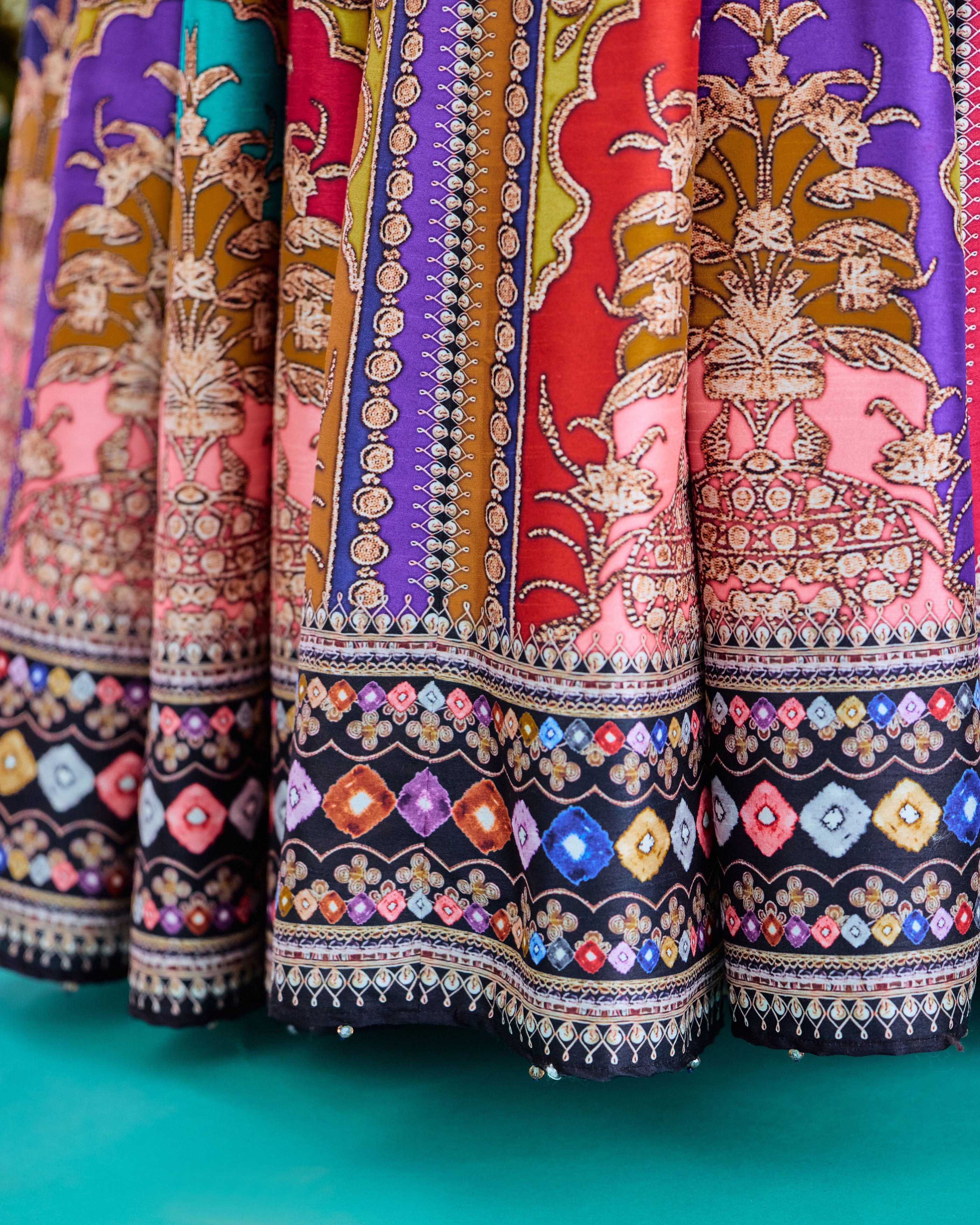 Baati : Varsha/Leela - Black/Multi