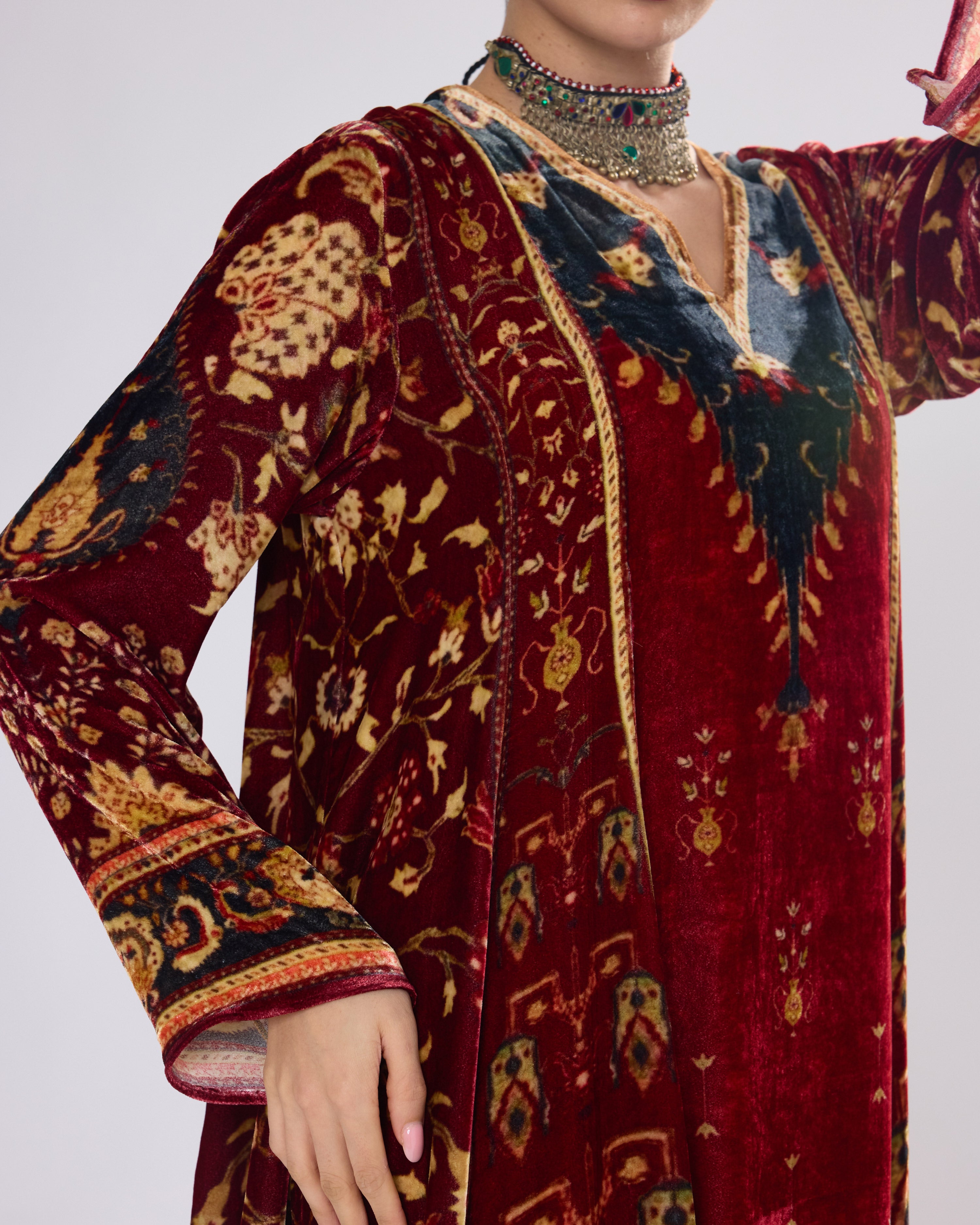 Arabian Nights : Adavi - Red/Gold