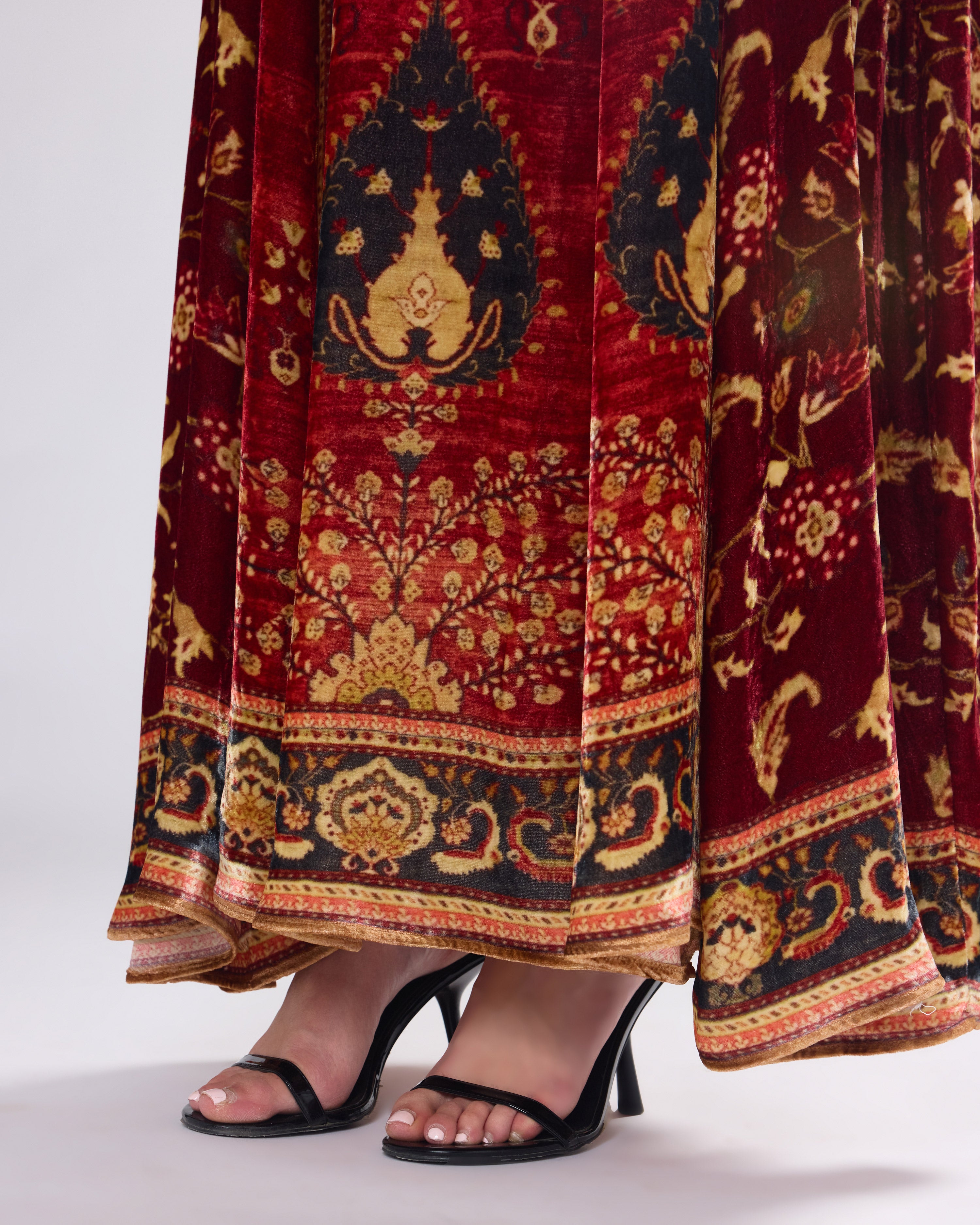Arabian Nights : Adavi - Red/Gold