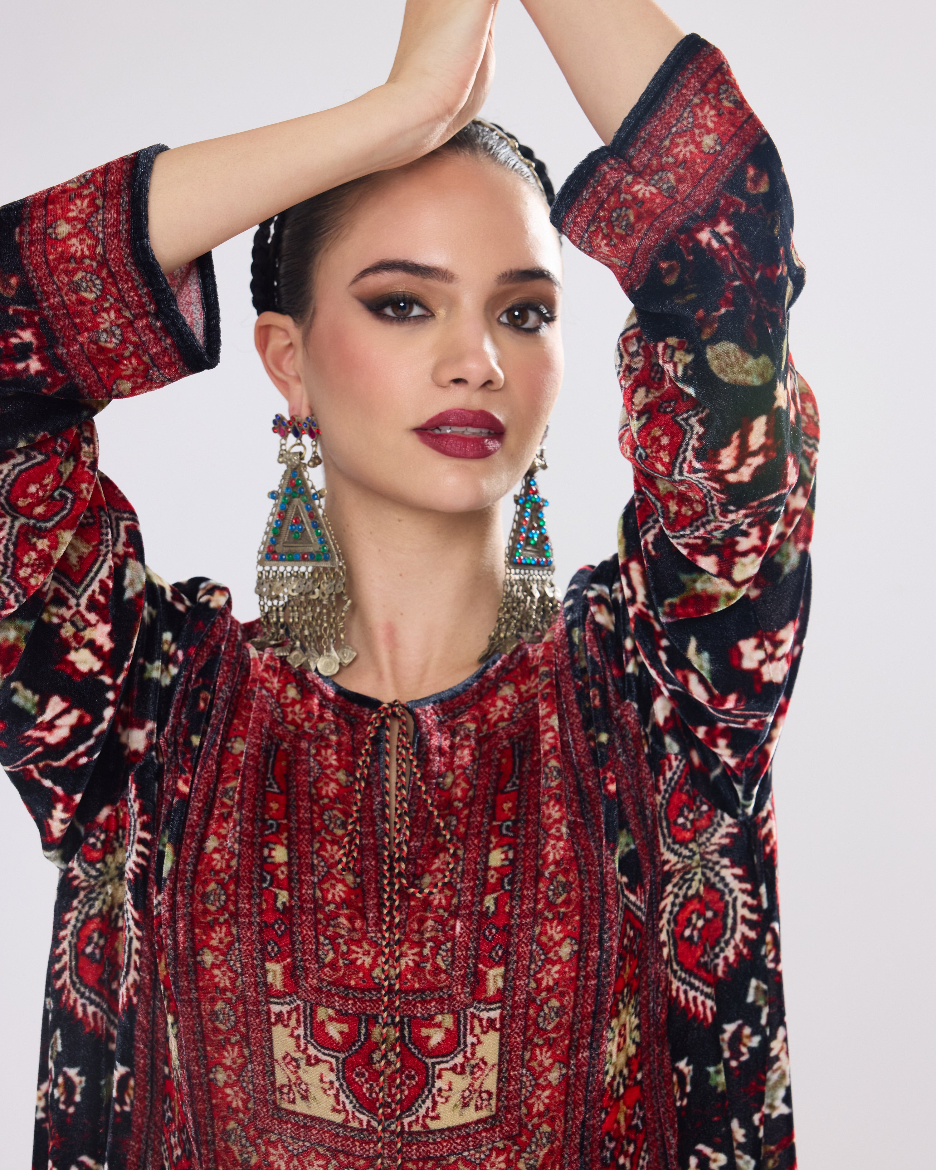 Arabian Nights : Anisha - Black/Red