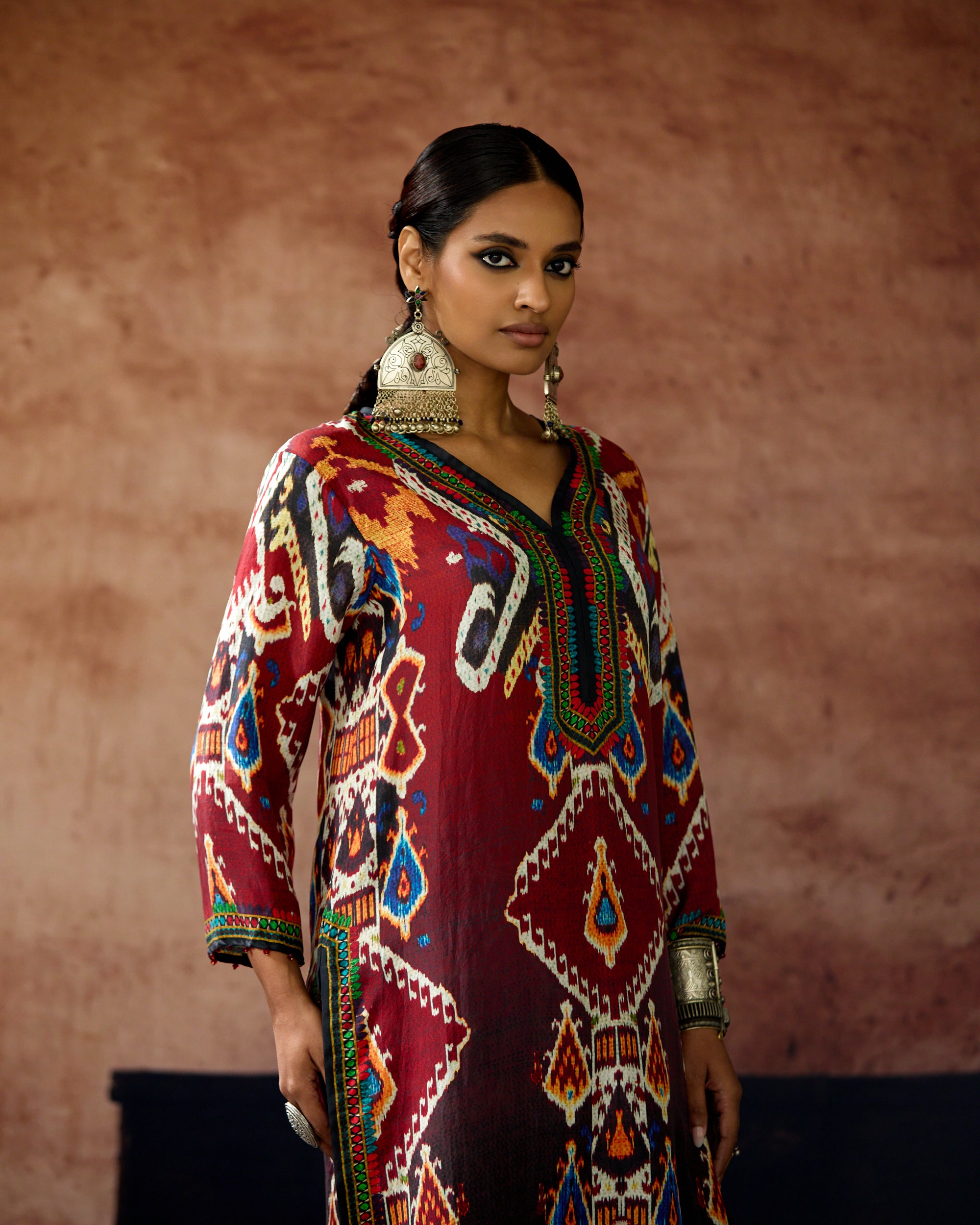Kasbah : Ramin - Black/Maroon