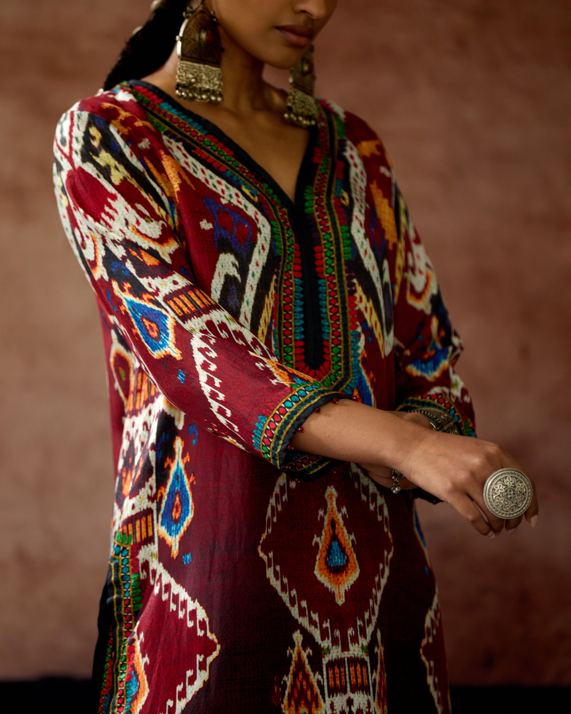 Kasbah : Ramin - Black/Maroon