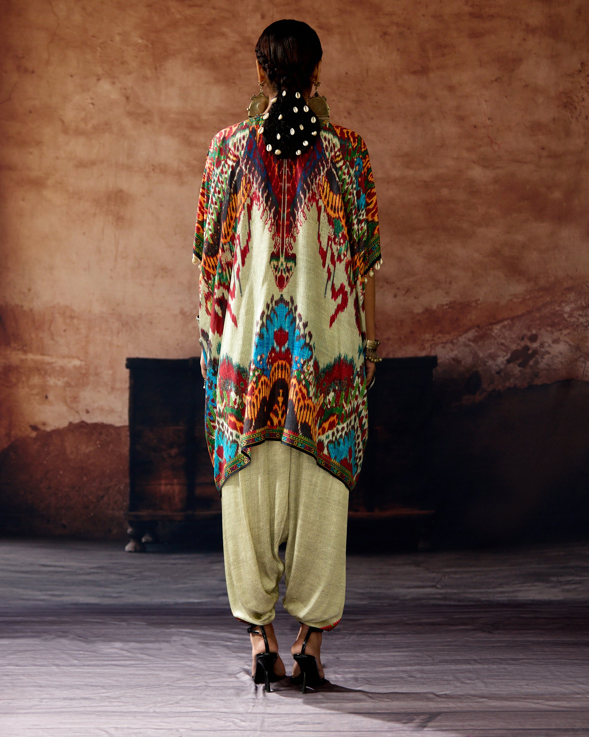 Kasbah : Maya/Sonth - Eggshell/Blue
