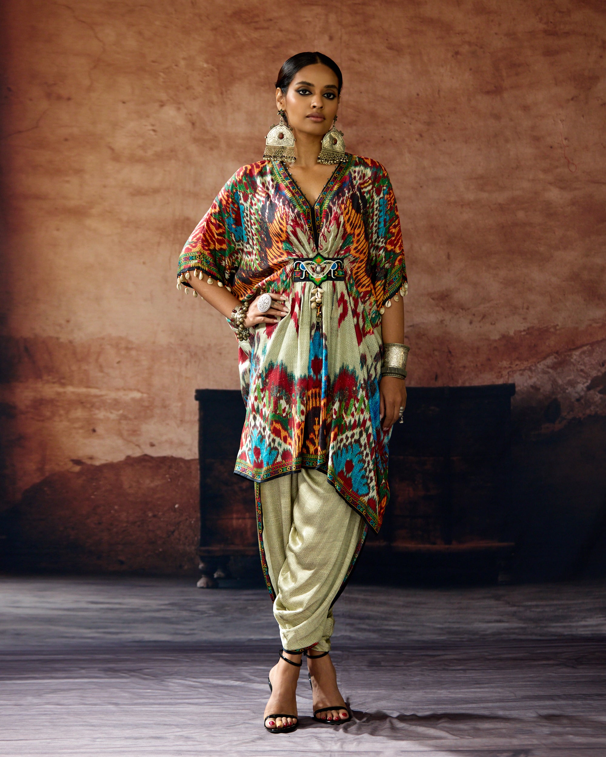 Kasbah : Maya/Sonth - Eggshell/Blue