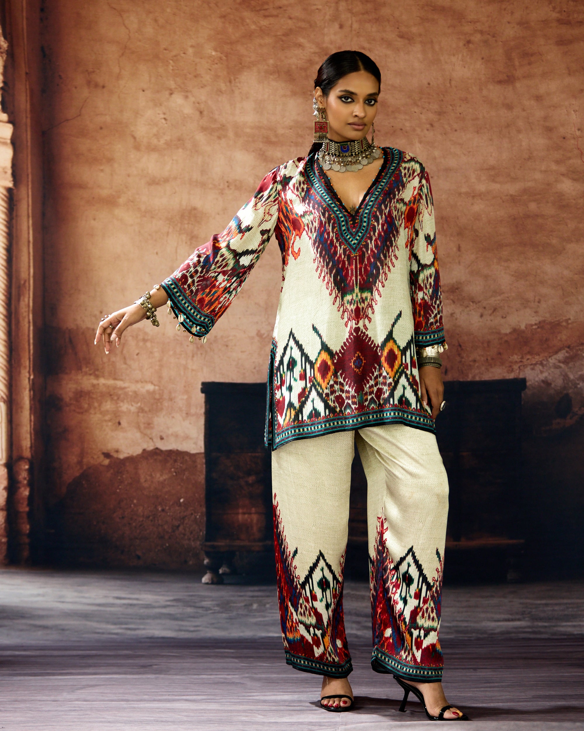 Kasbah : Resham - Eggshell/Red