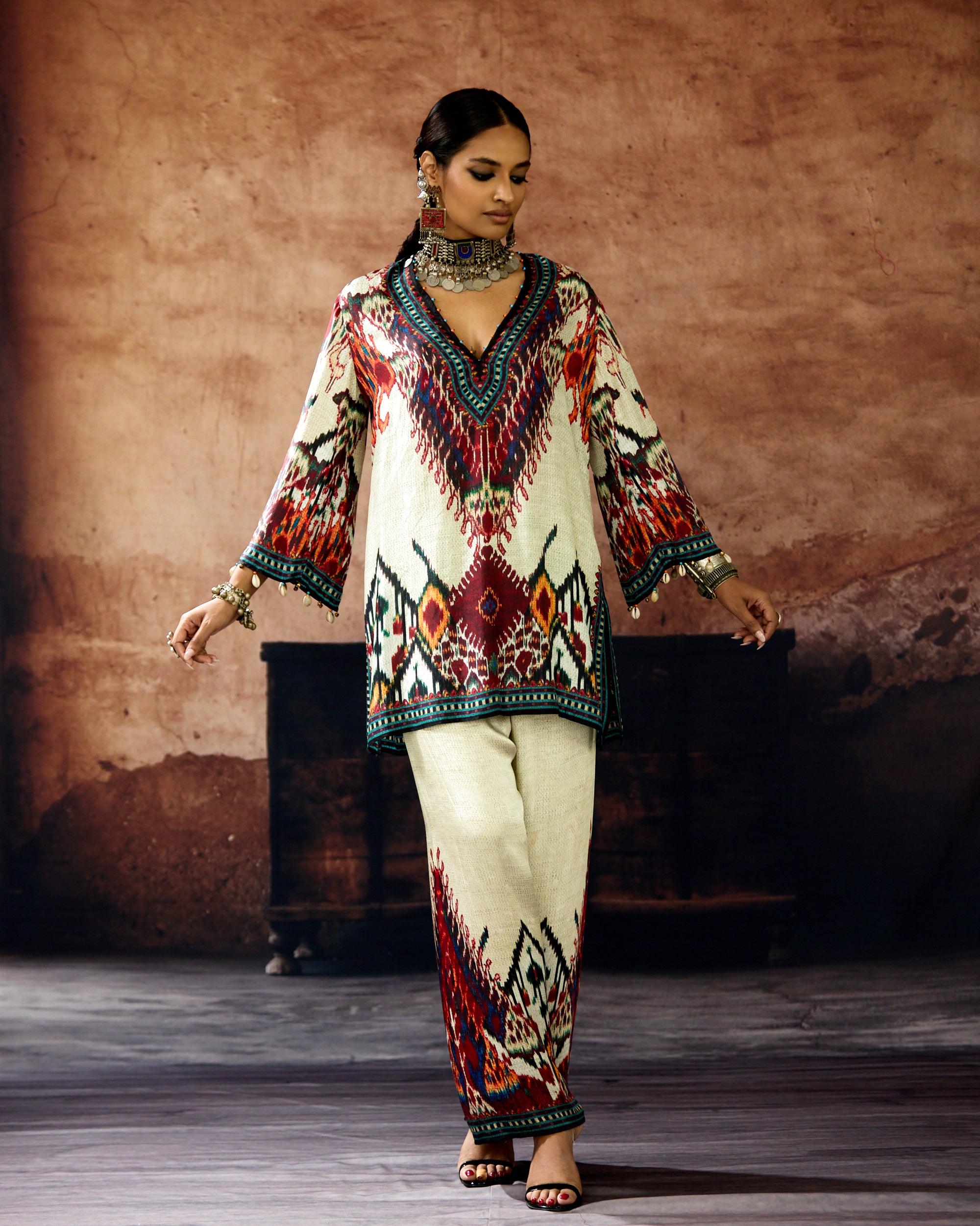 Kasbah : Resham - Eggshell/Red