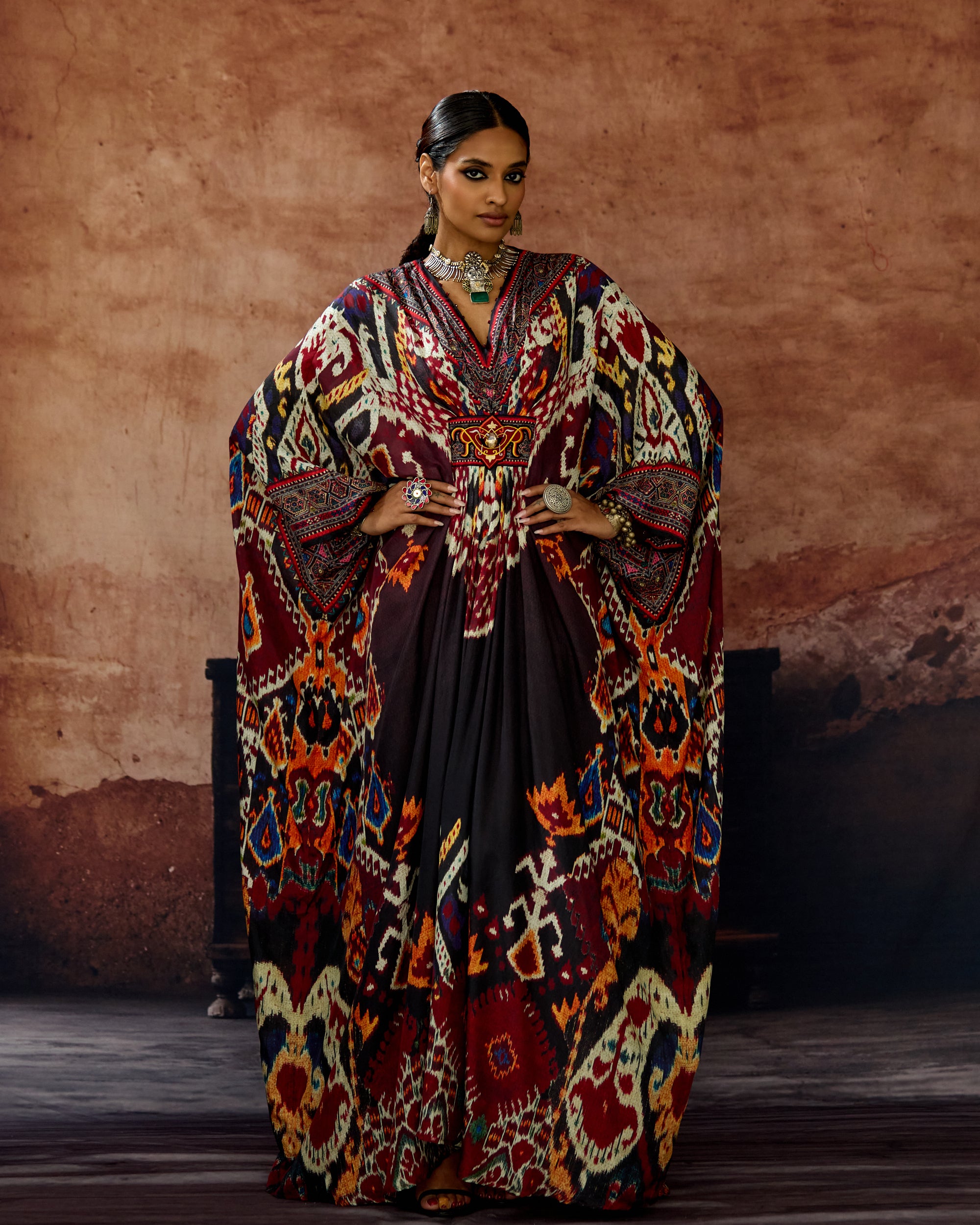 Kasbah : Imama - Black/Maroon