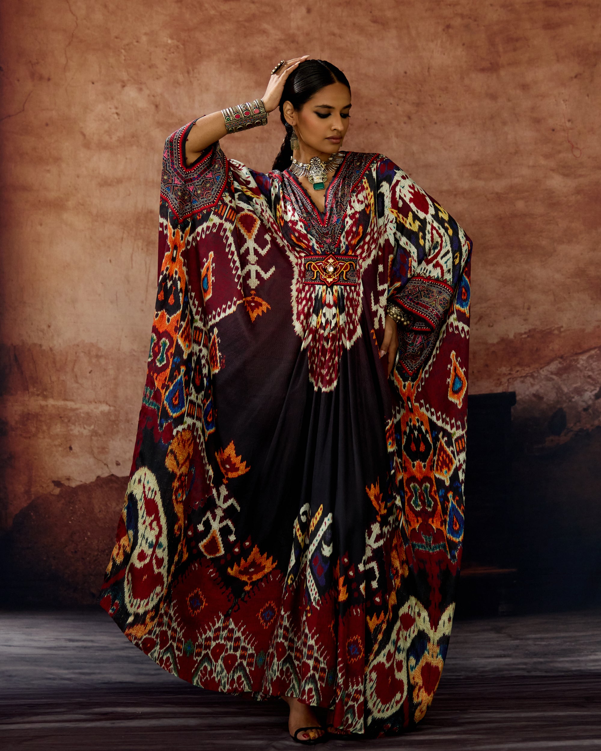 Kasbah : Imama - Black/Maroon