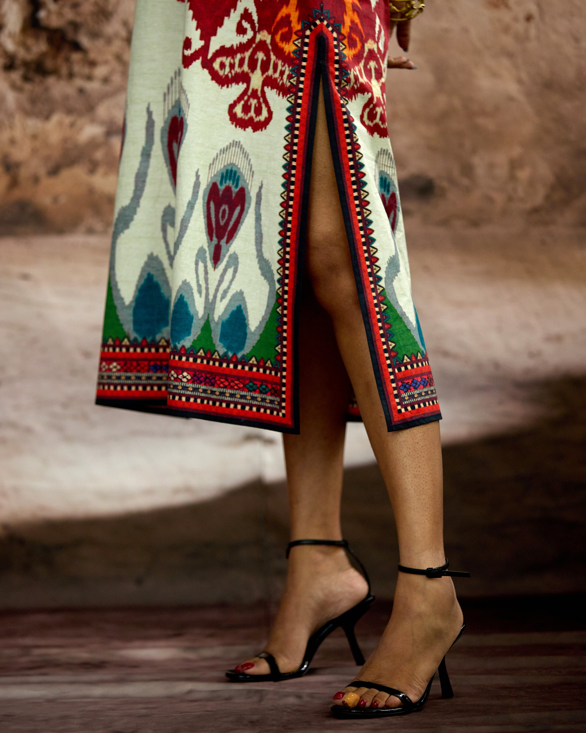Kasbah : Ramneek - Eggshell/Red