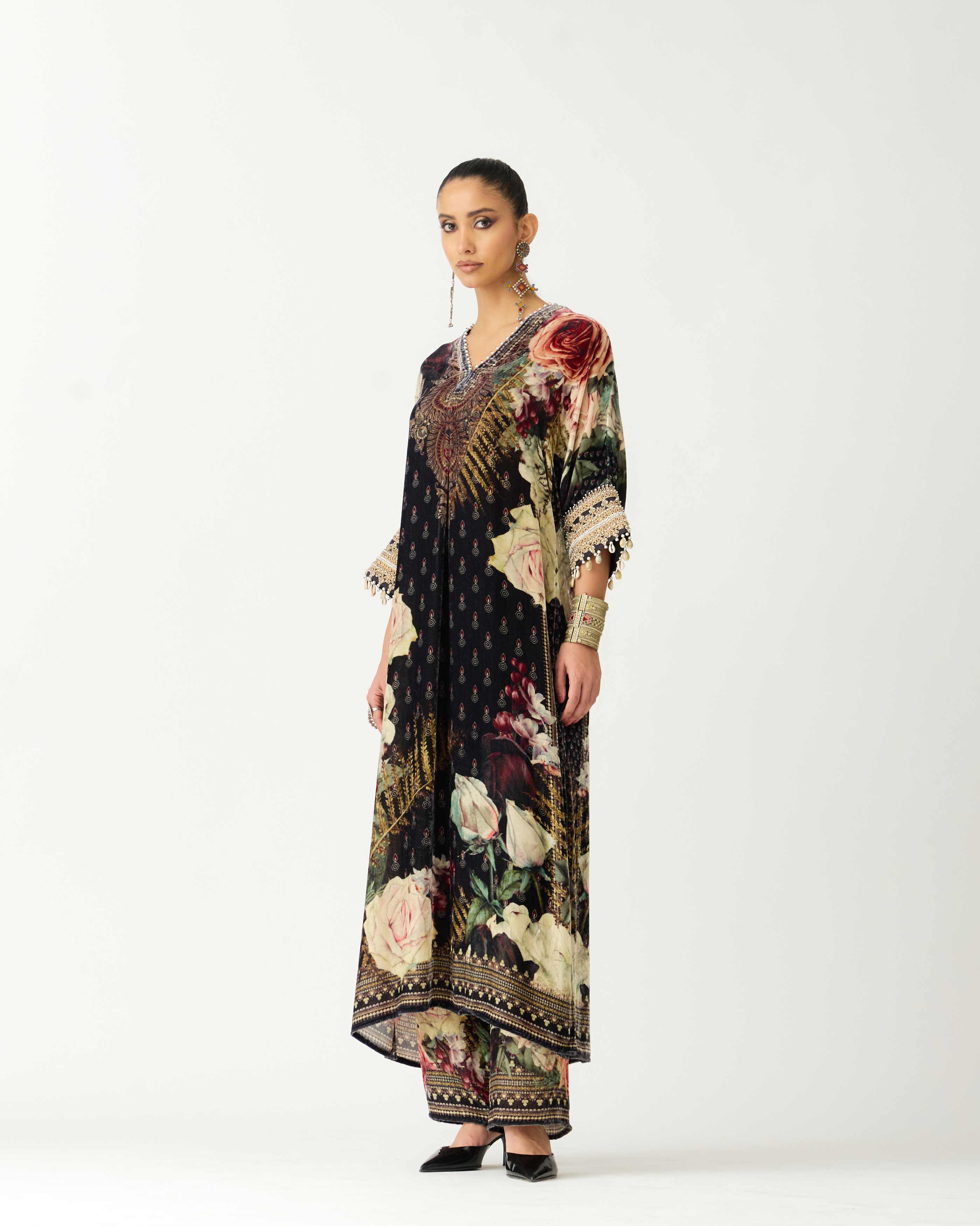 Zubaida : Banera - Black