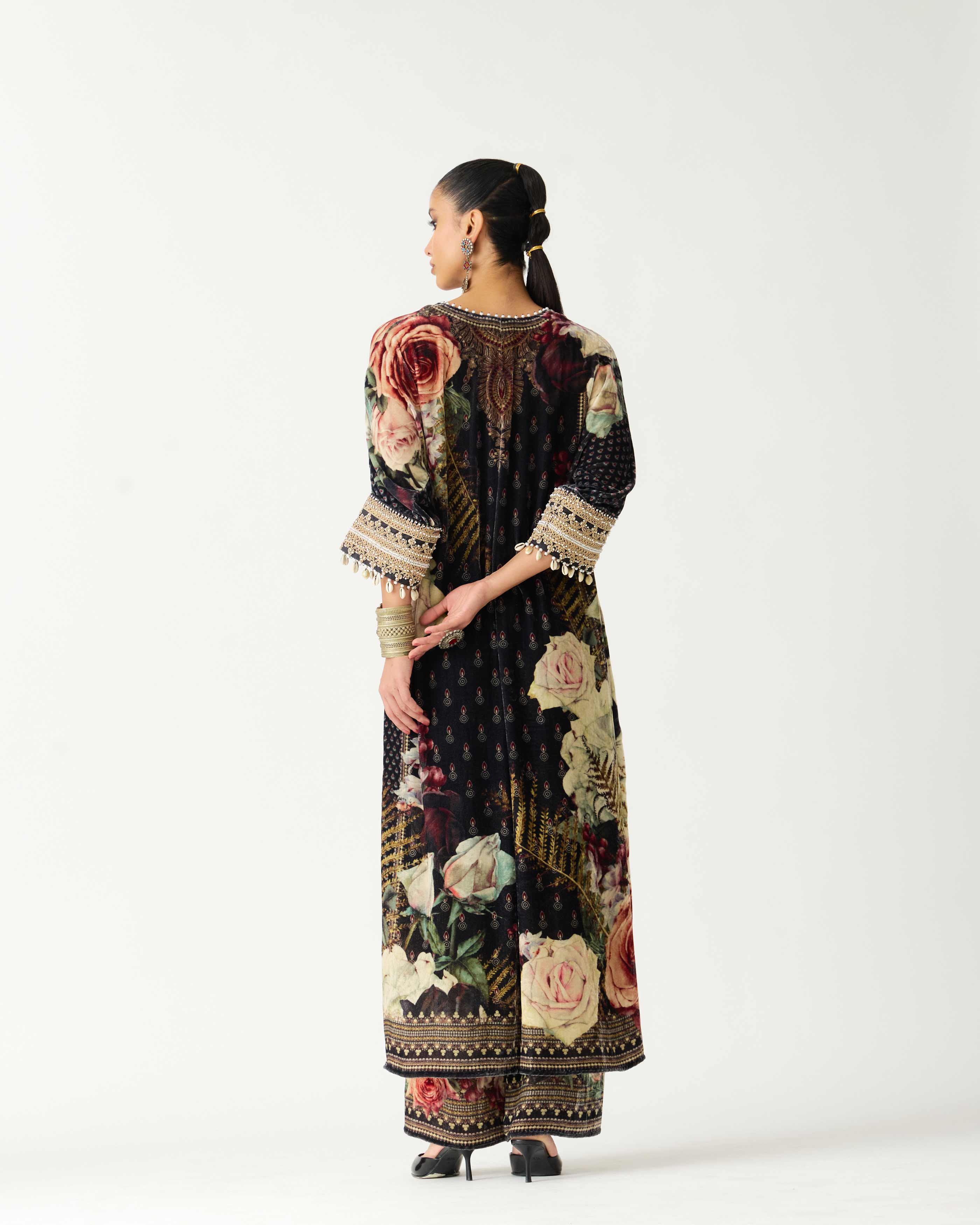 Zubaida : Banera - Black