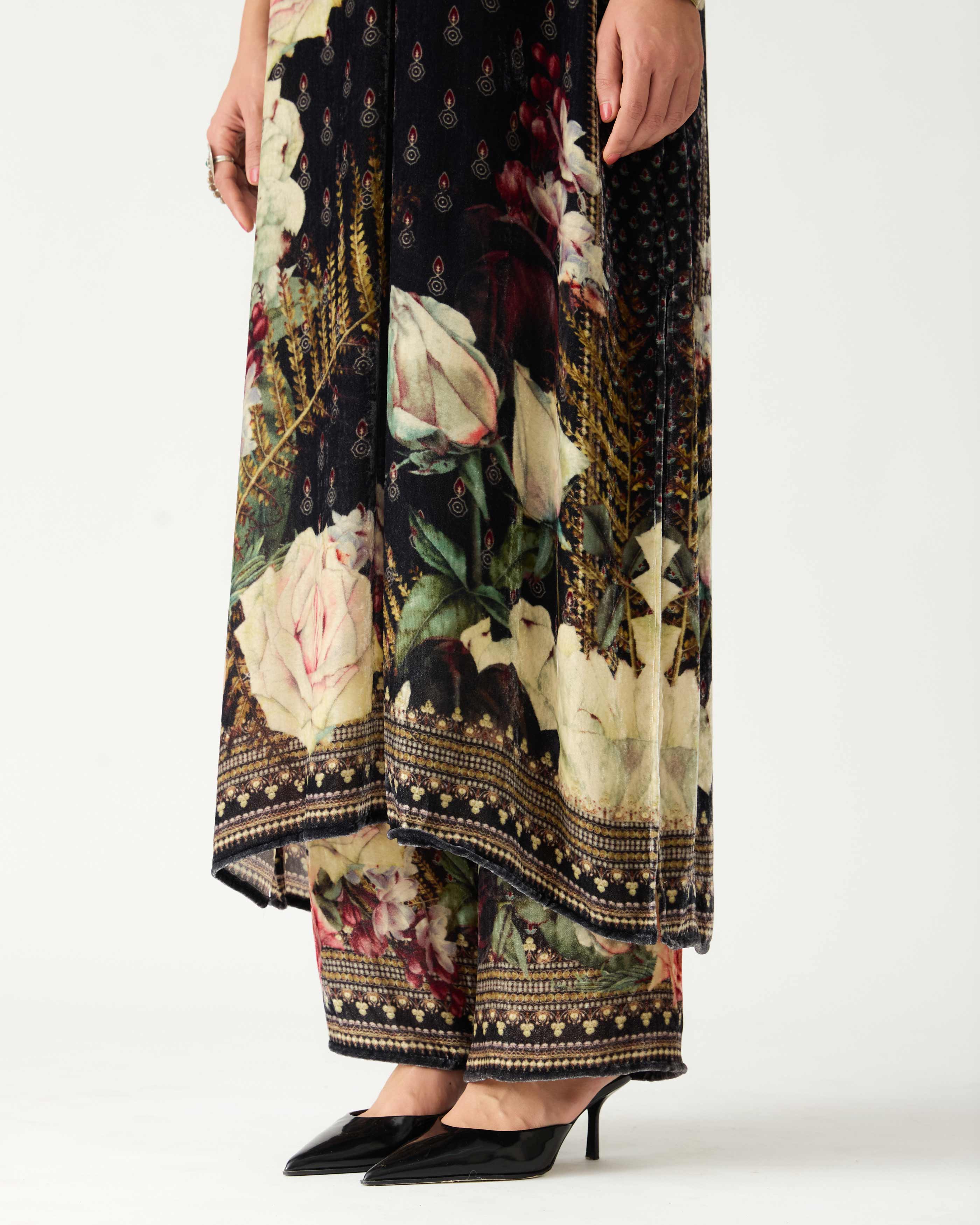 Zubaida : Banera - Black