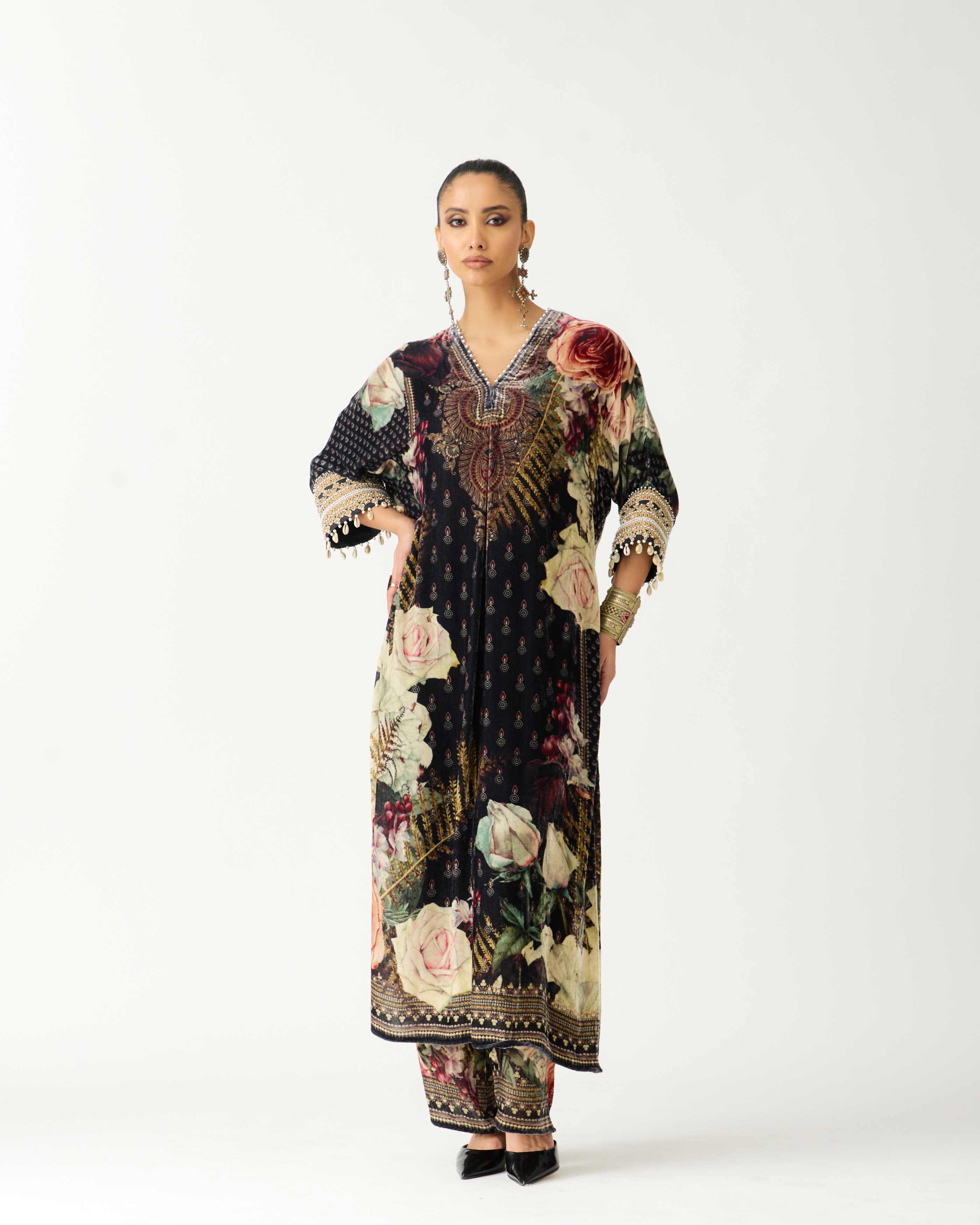 Zubaida : Banera - Black