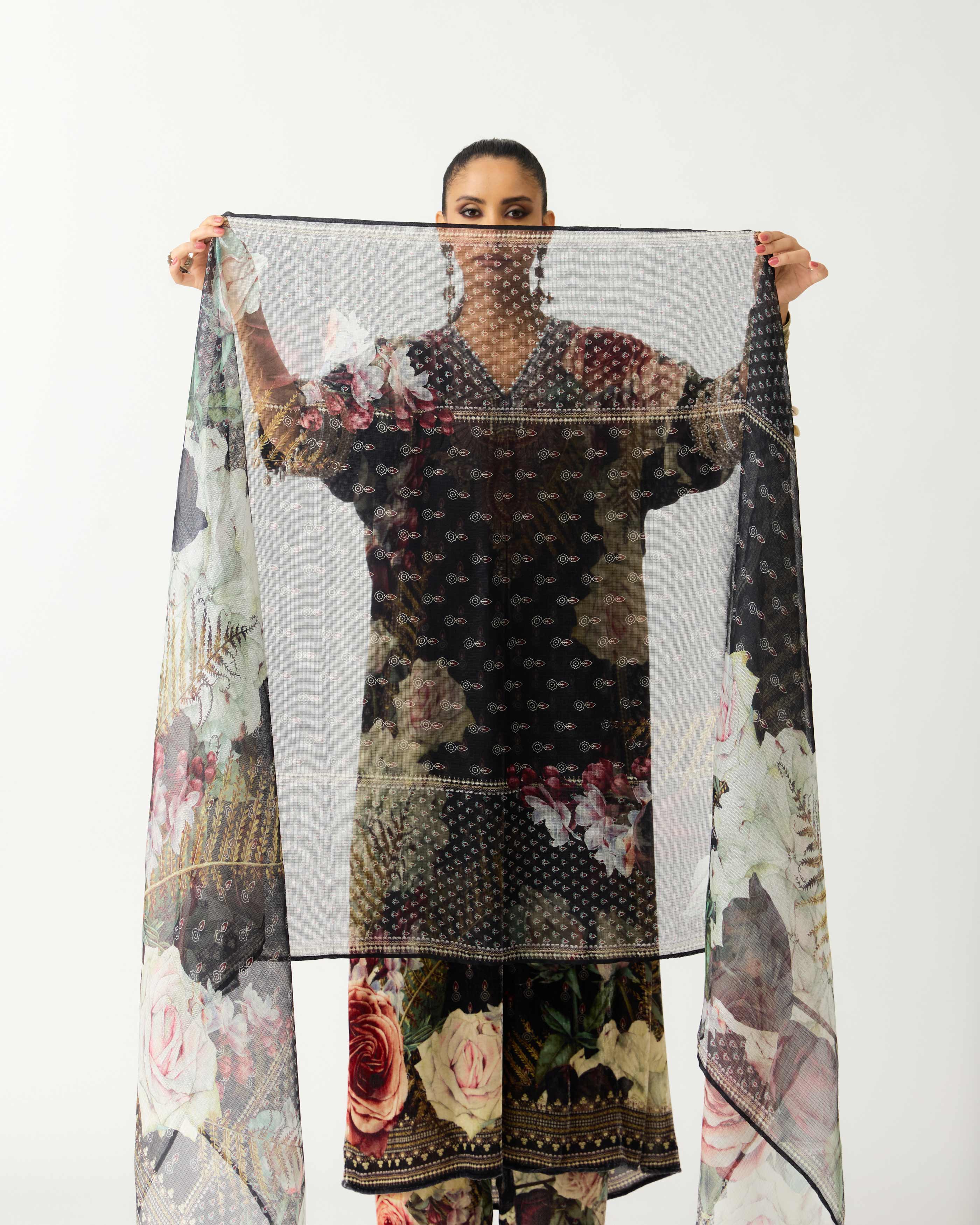 Zubaida : Banera - Black