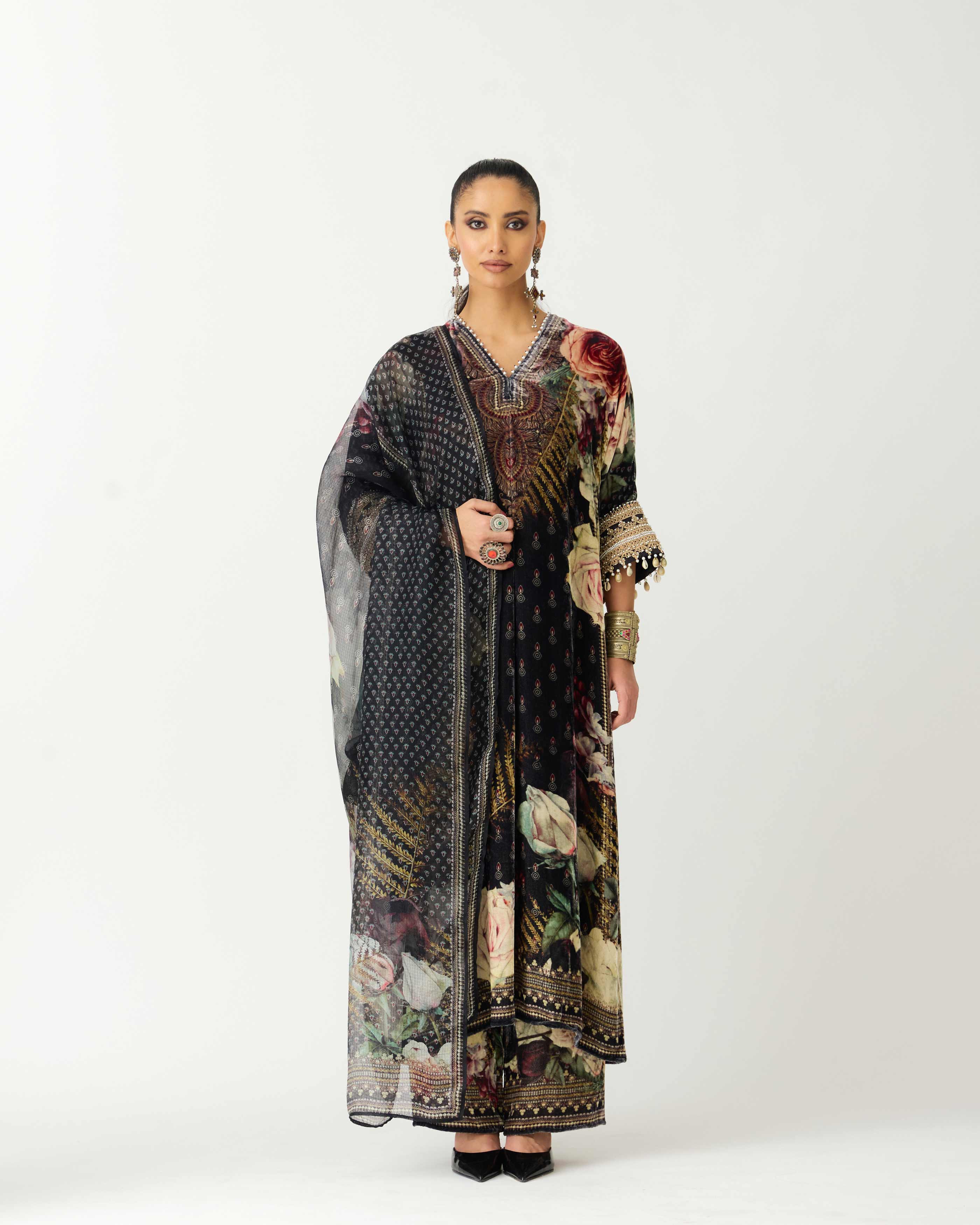 Zubaida : Banera - Black
