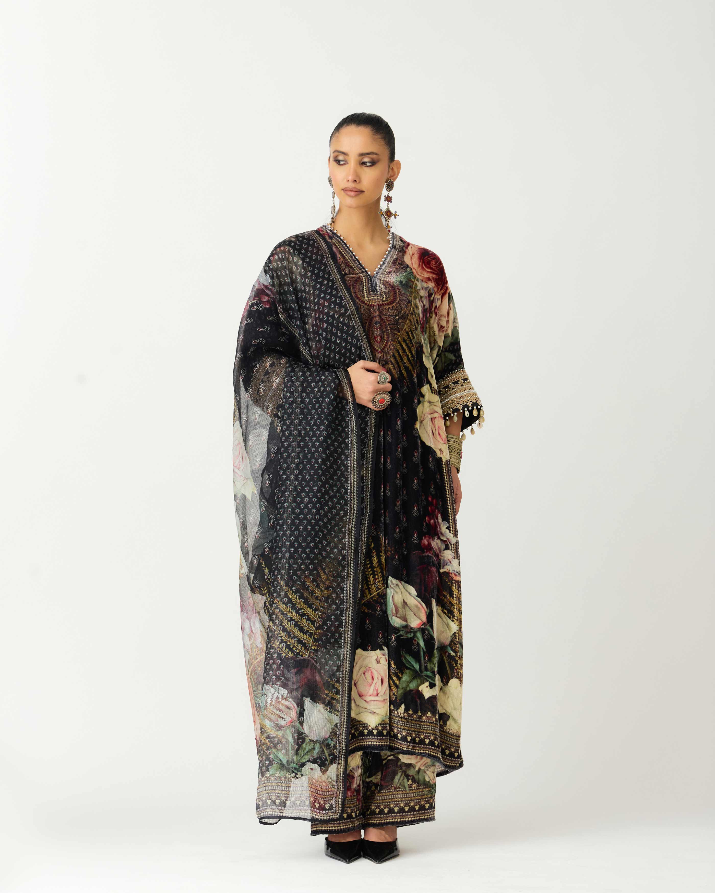 Zubaida : Banera - Black