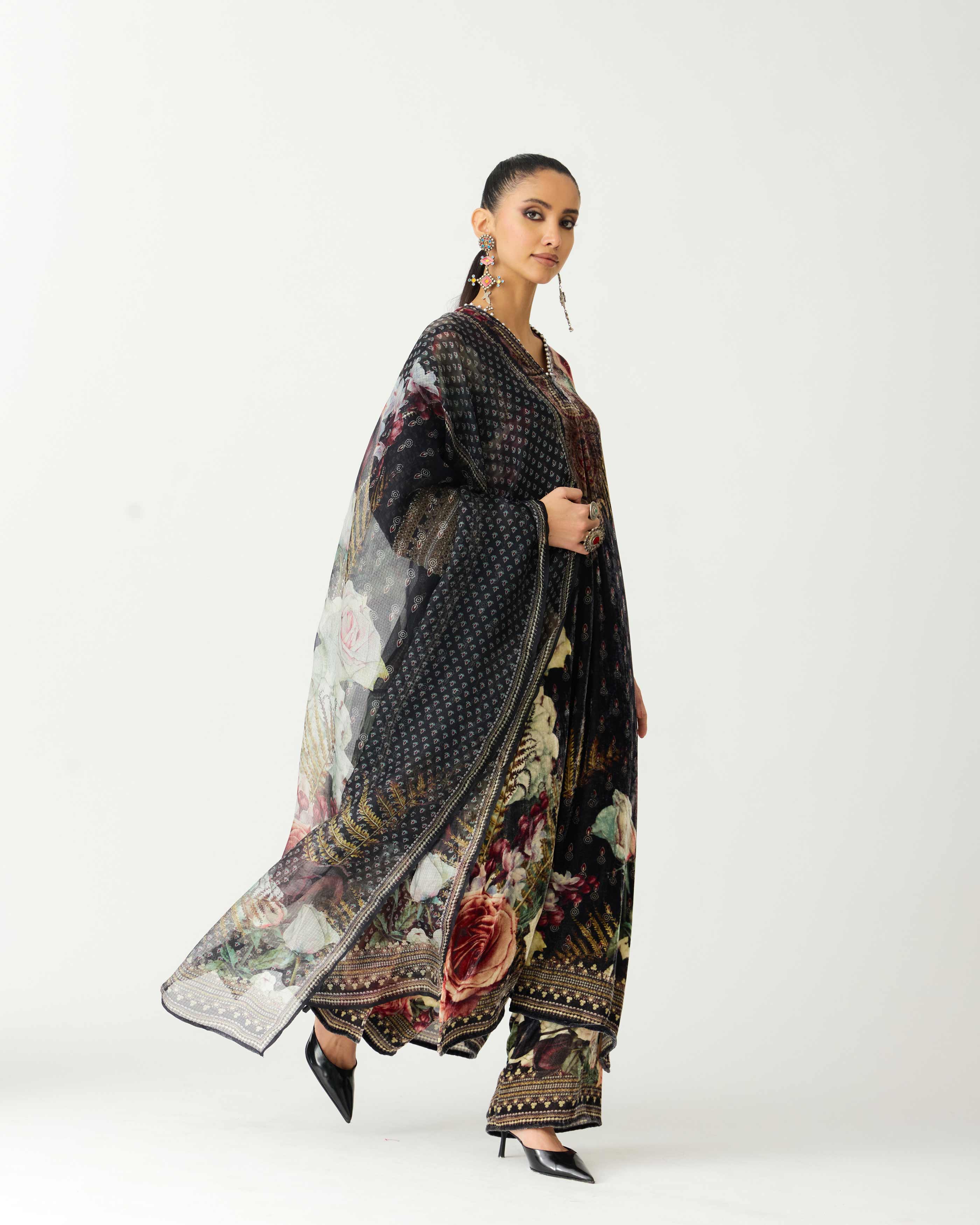 Zubaida : Banera - Black