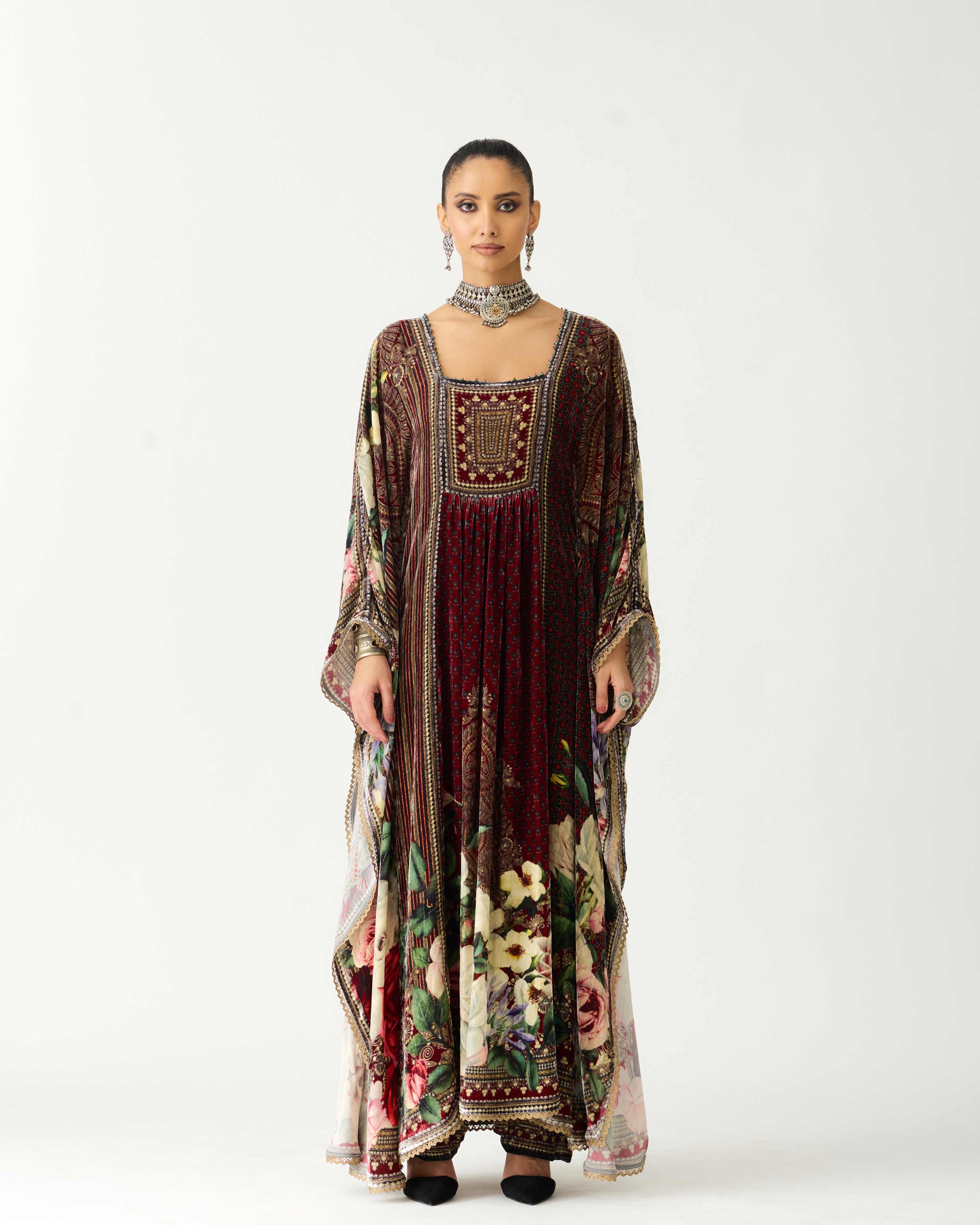Zubaida : Yolanda - Maroon