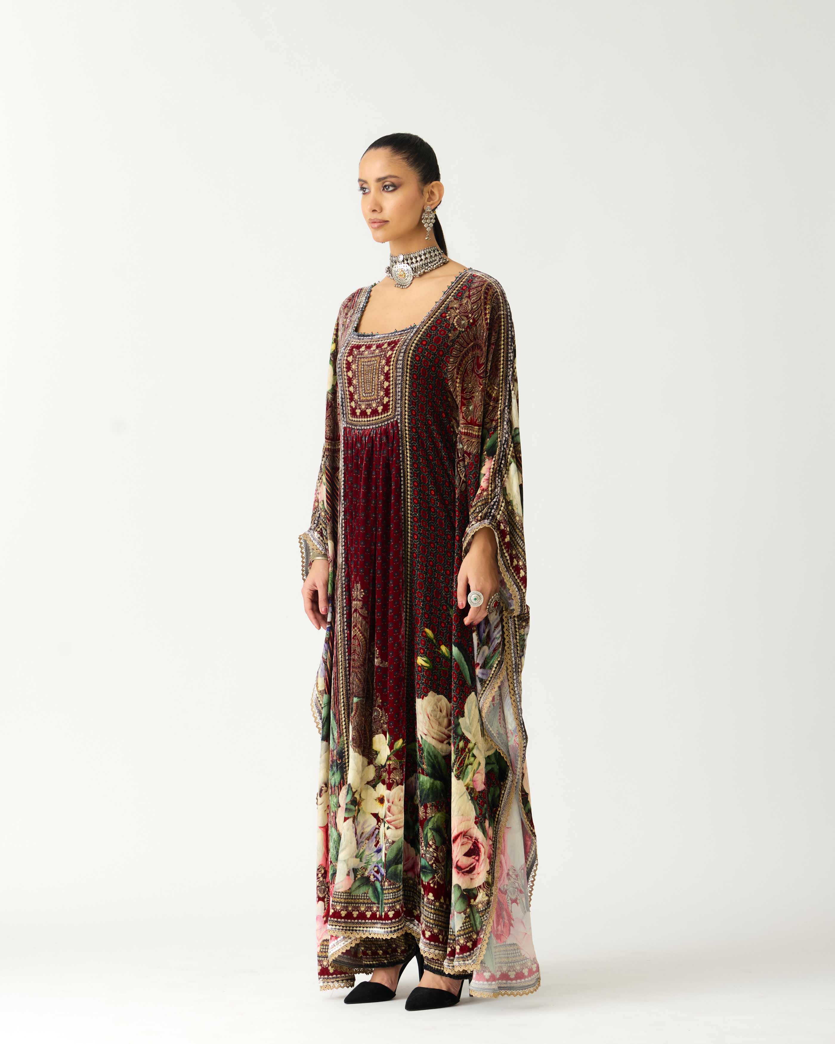 Zubaida : Yolanda - Maroon