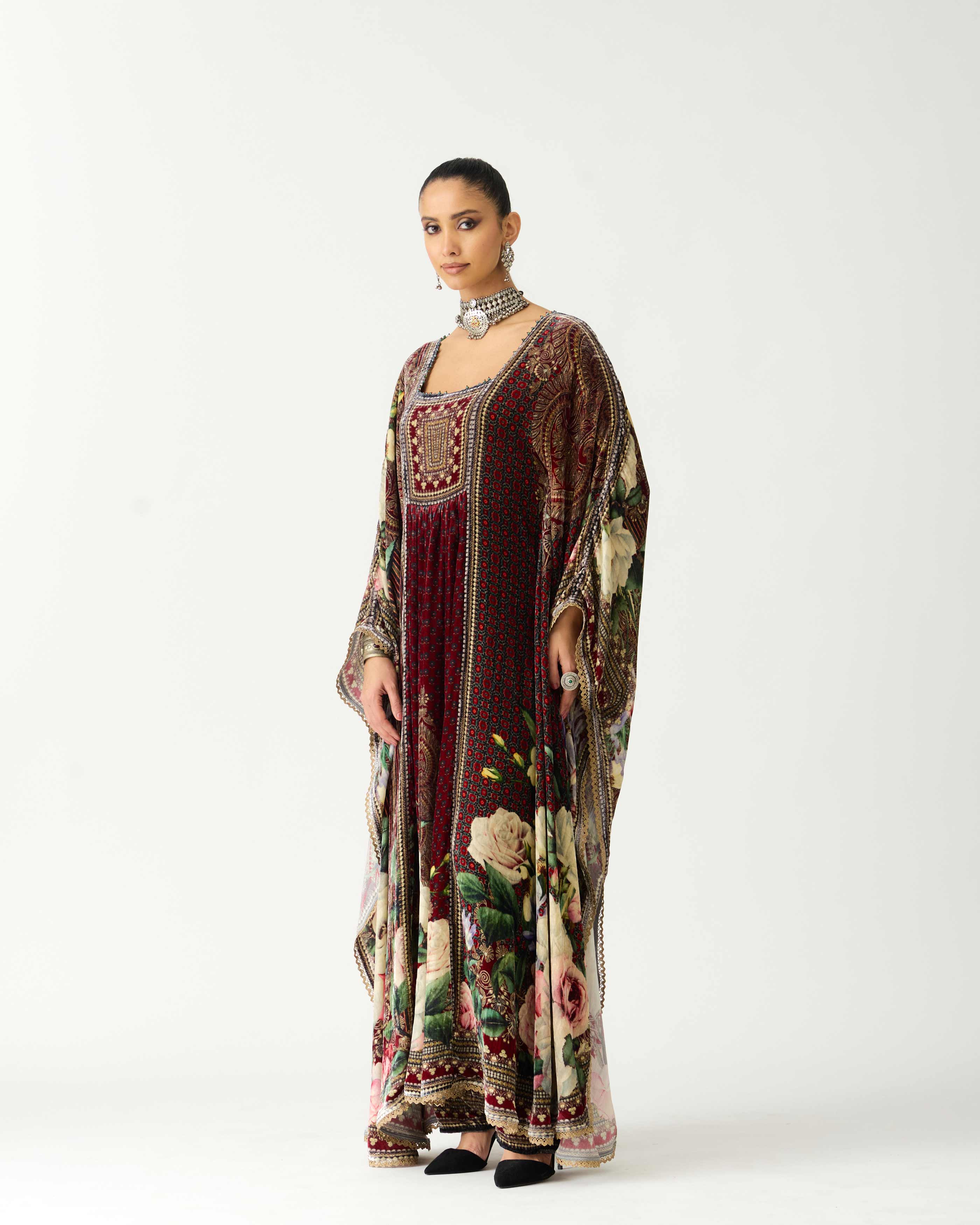Zubaida : Yolanda - Maroon