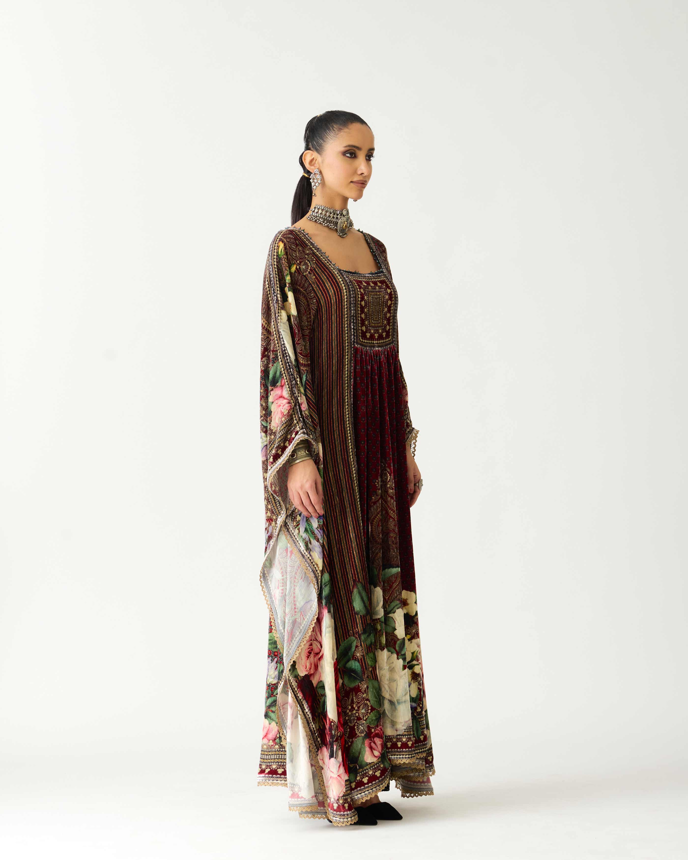 Zubaida : Yolanda - Maroon