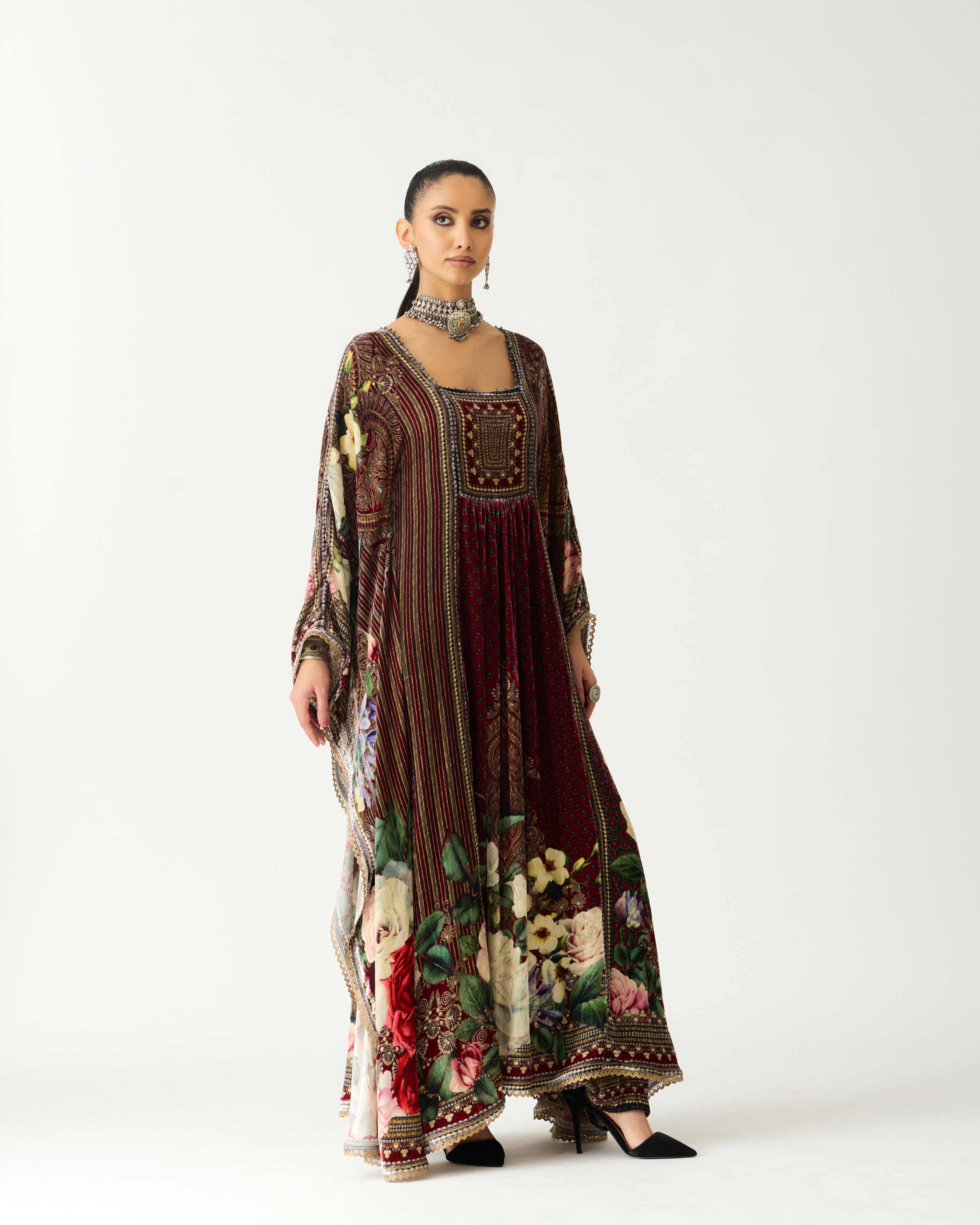 Zubaida : Yolanda - Maroon