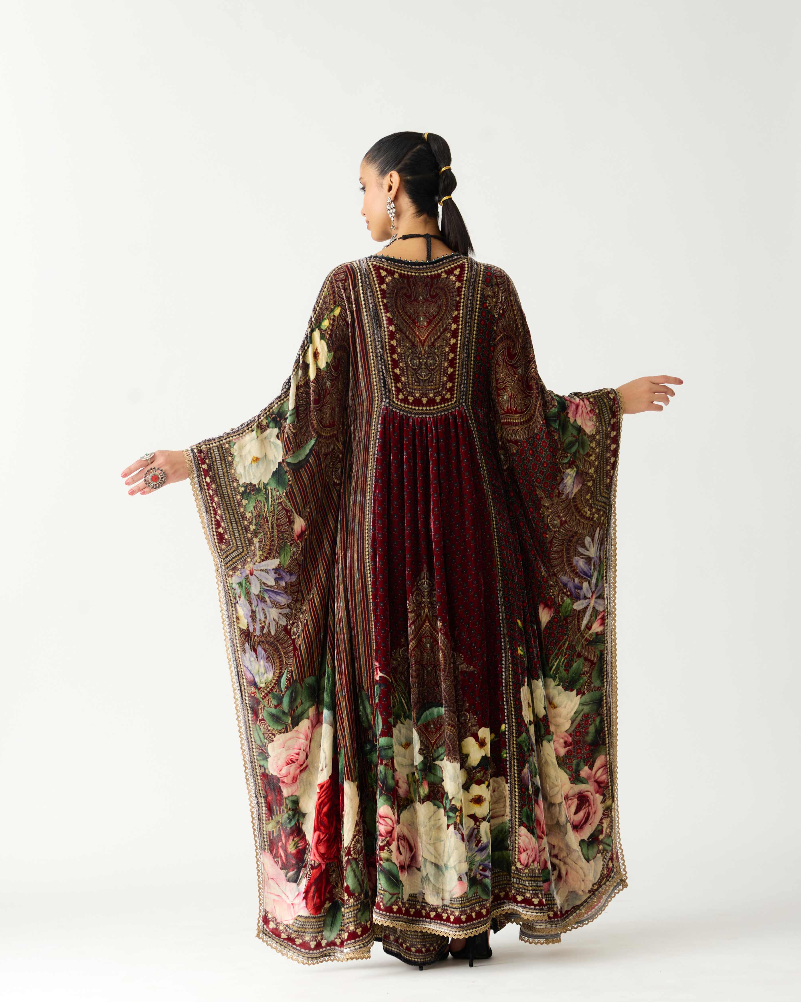 Zubaida : Yolanda - Maroon