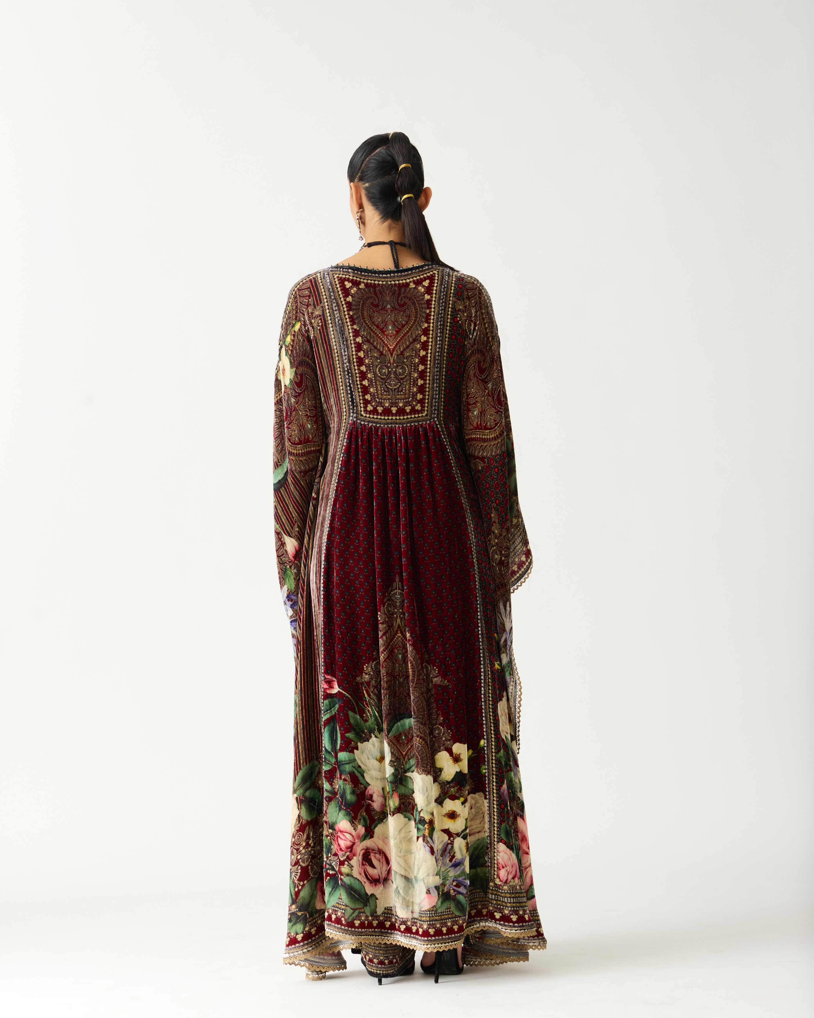 Zubaida : Yolanda - Maroon