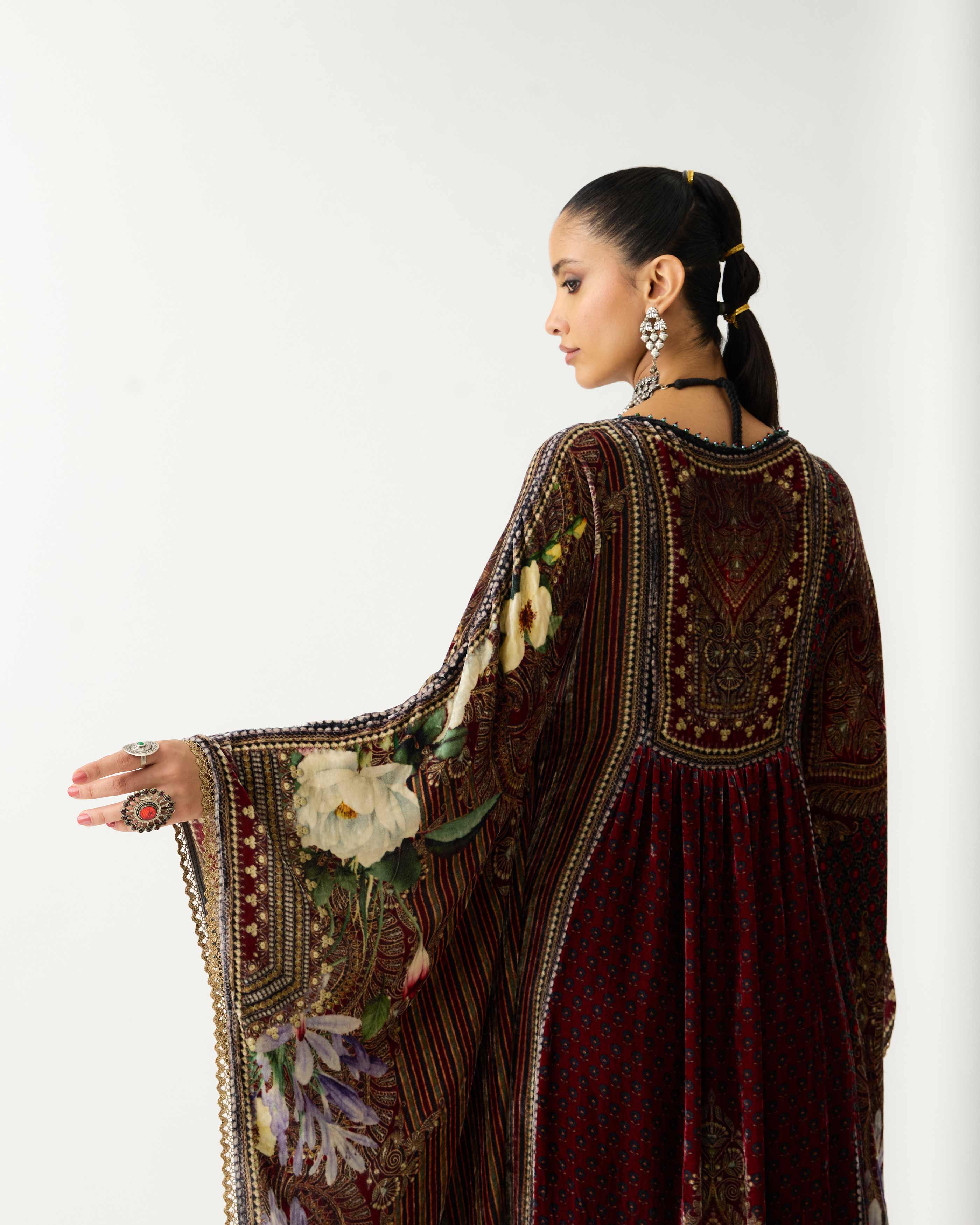 Zubaida : Yolanda - Maroon