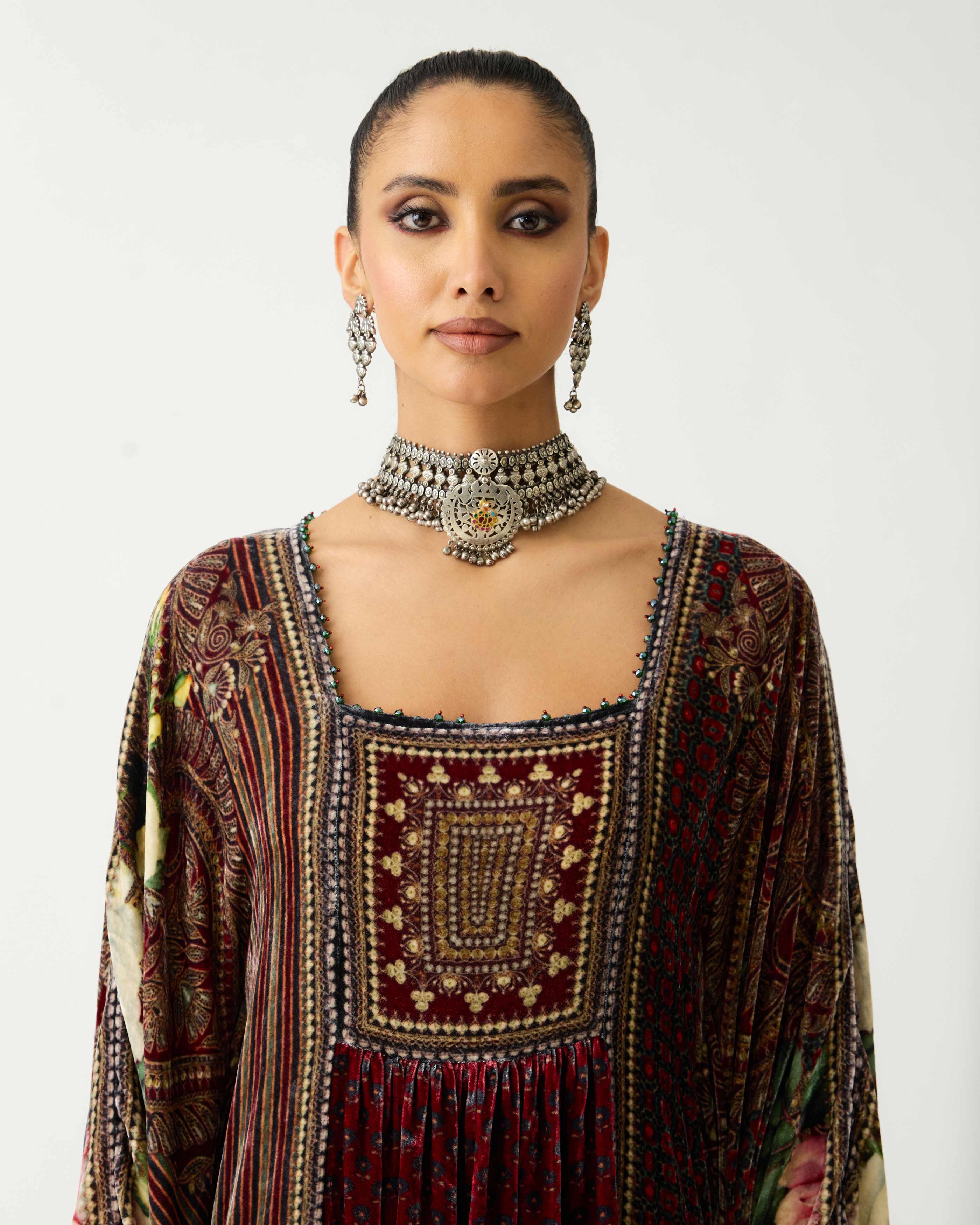 Zubaida : Yolanda - Maroon
