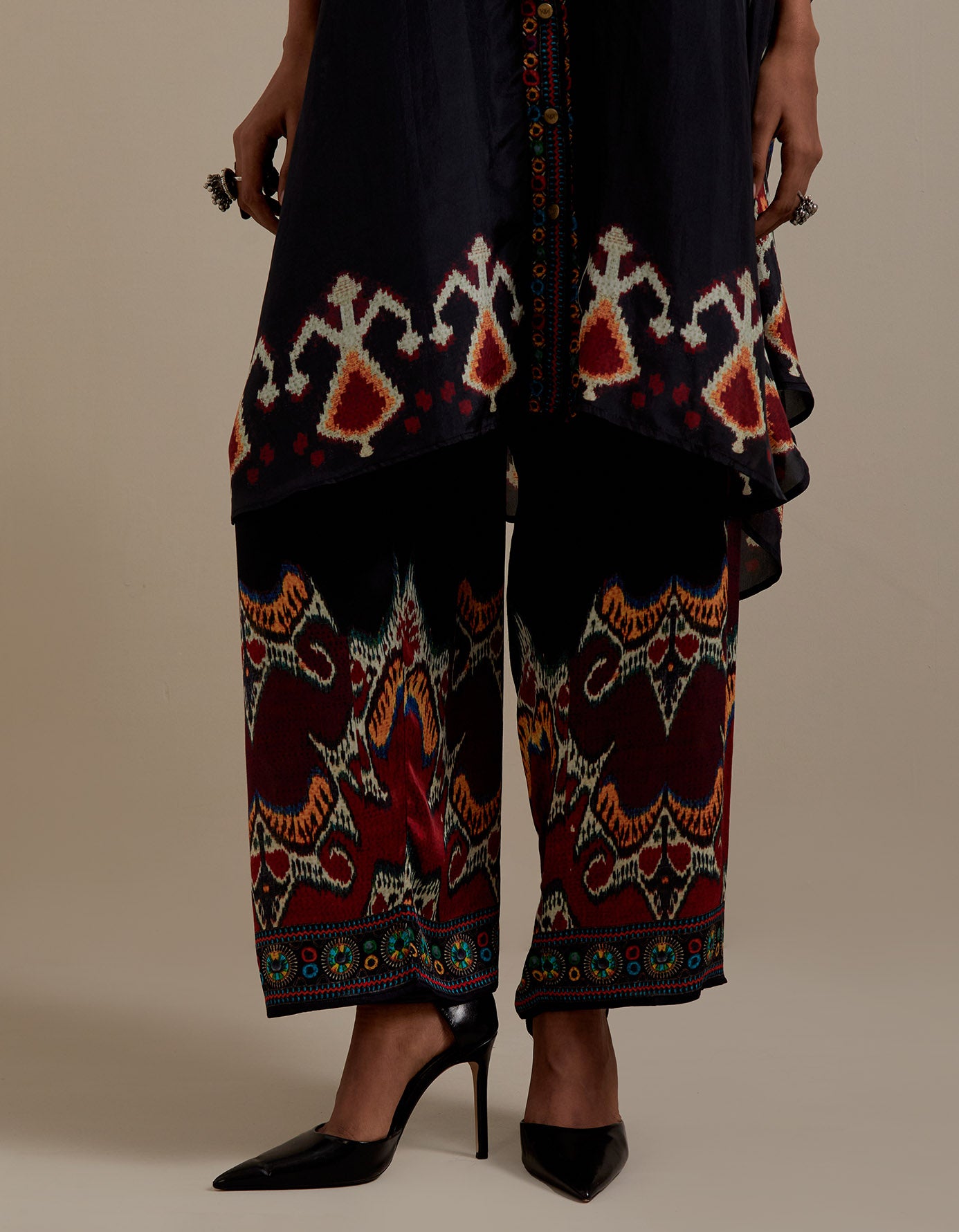 Kasbah : Kamara - Red/Black