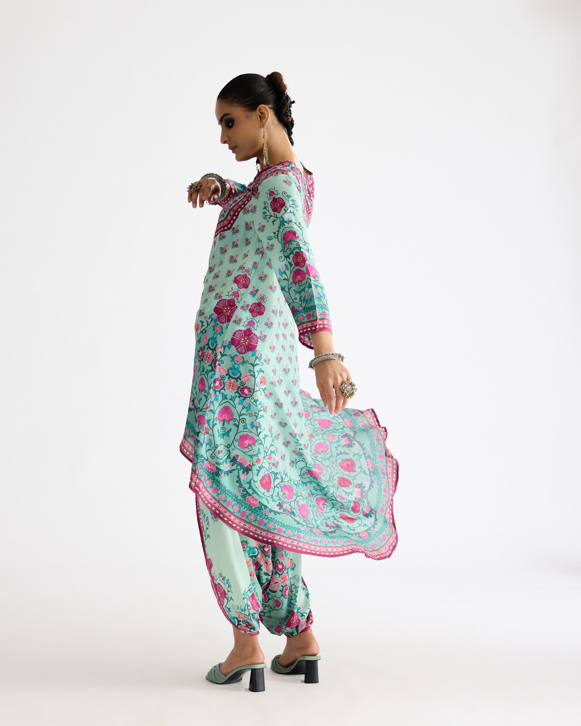 A Bukhara Summer : Aarvi/Sonth - Mint