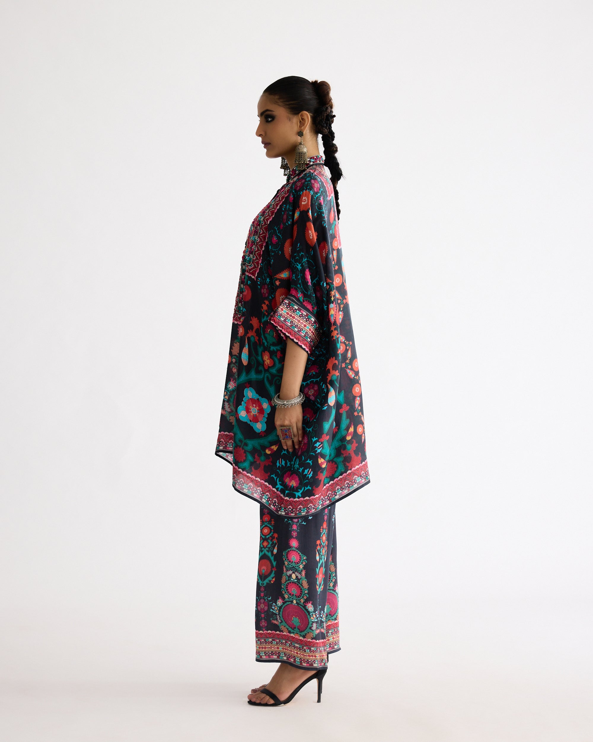 A Bukhara Summer : Chanel 36" - Multi