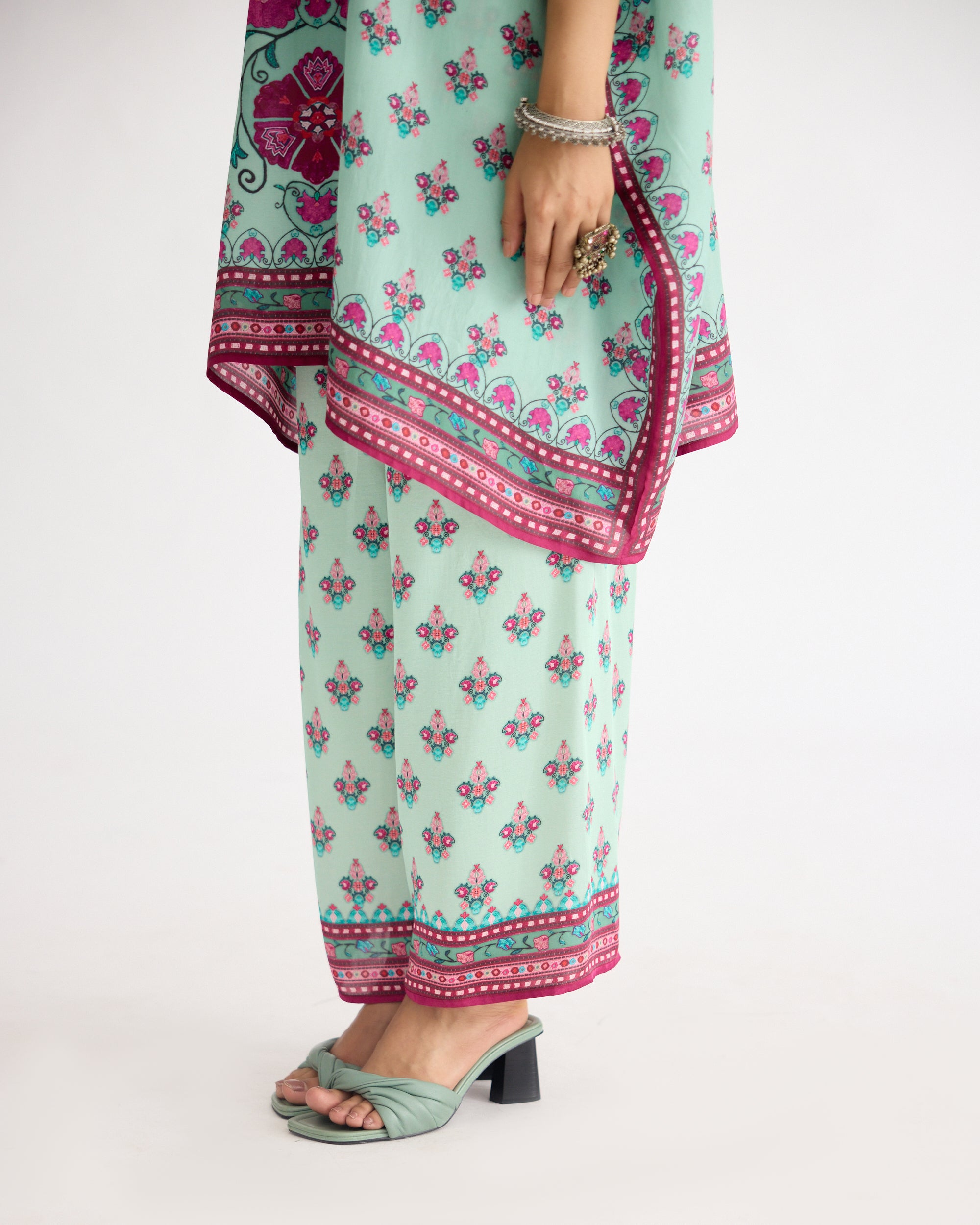 A Bukhara Summer : Chanel 36" - Mint