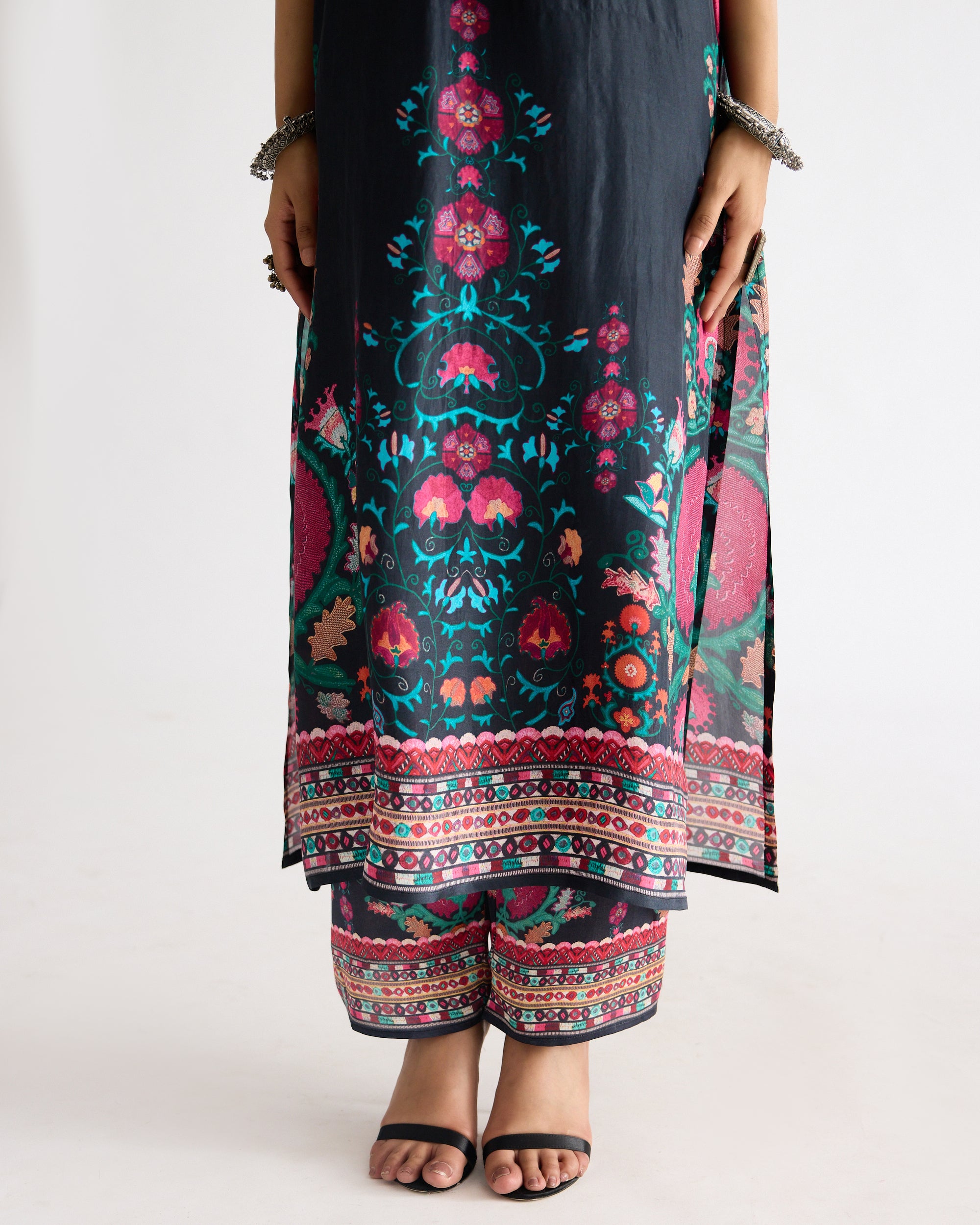 A Bukhara Summer : Banera - Multi
