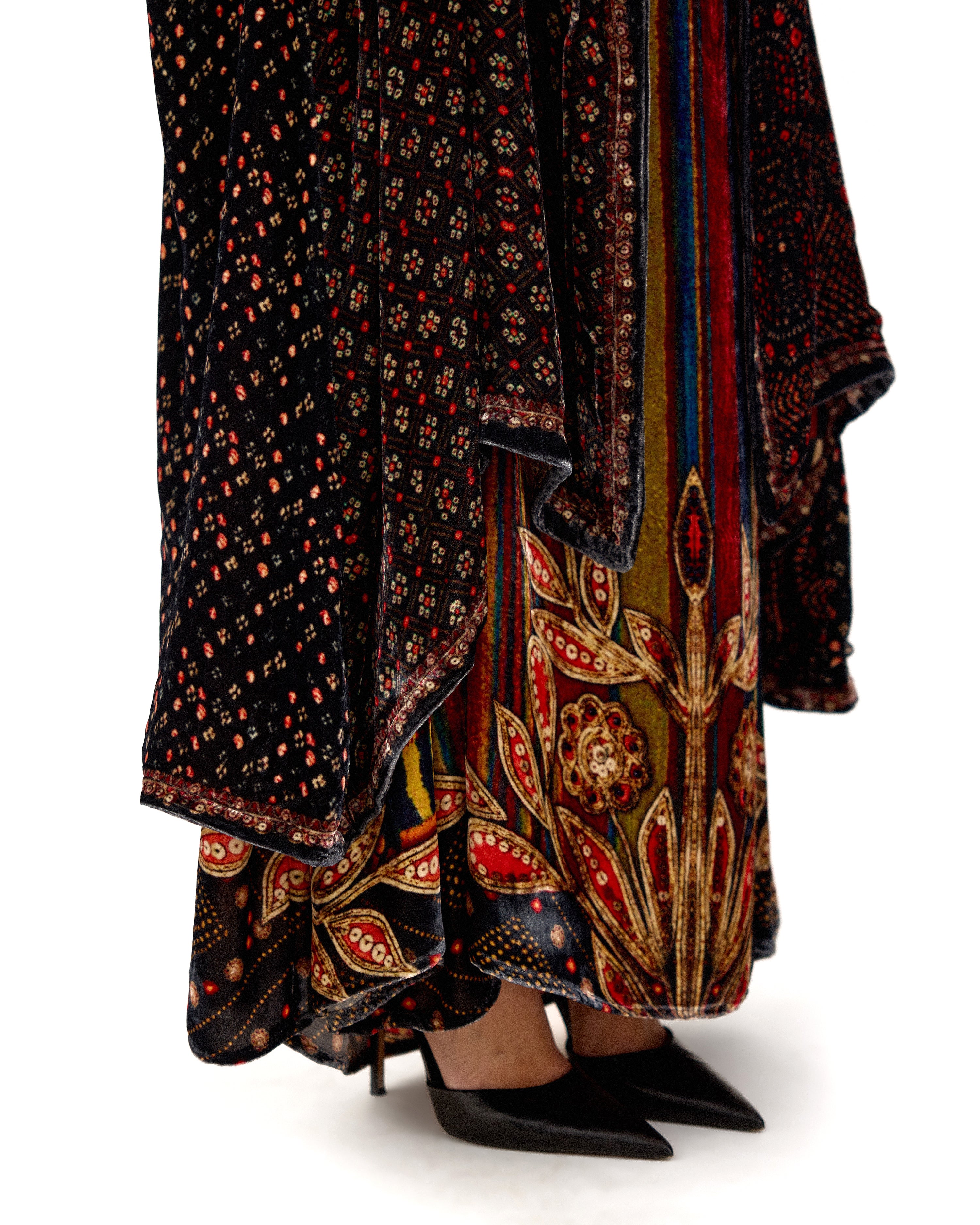 TIJORI : Adhira