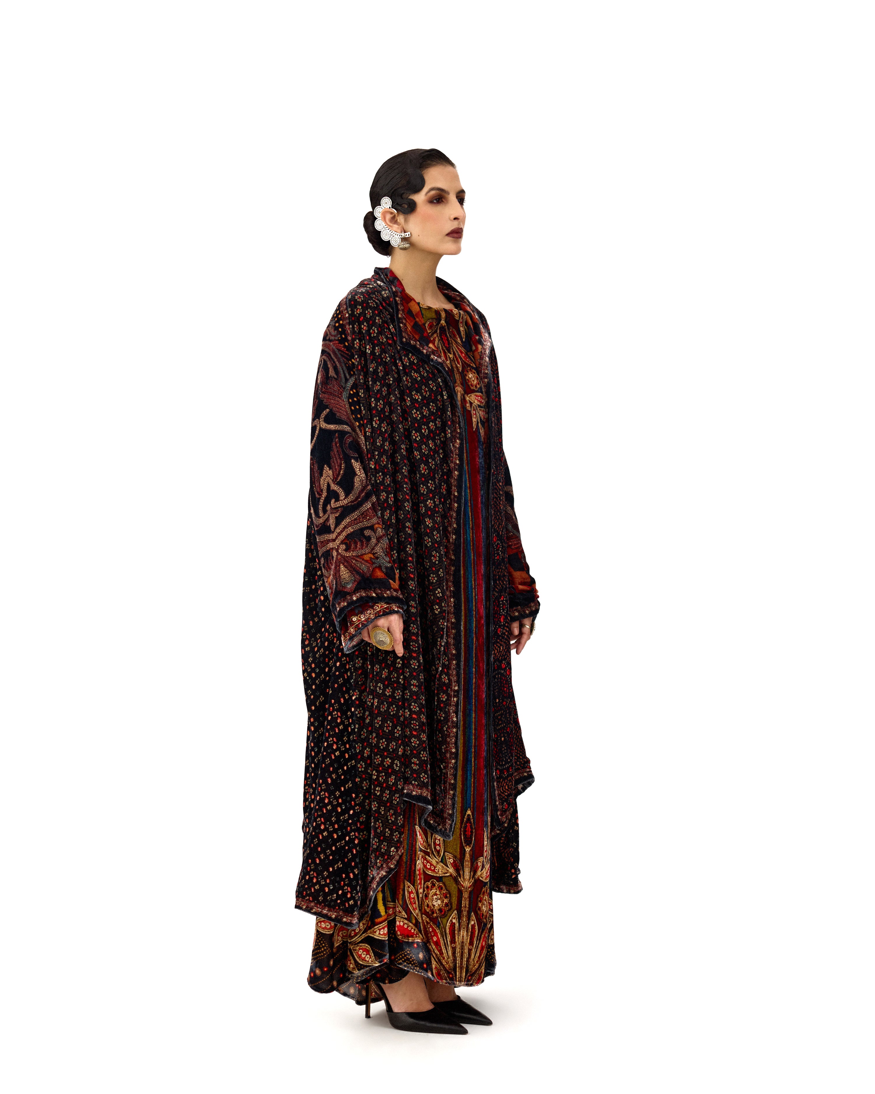TIJORI : Adhira