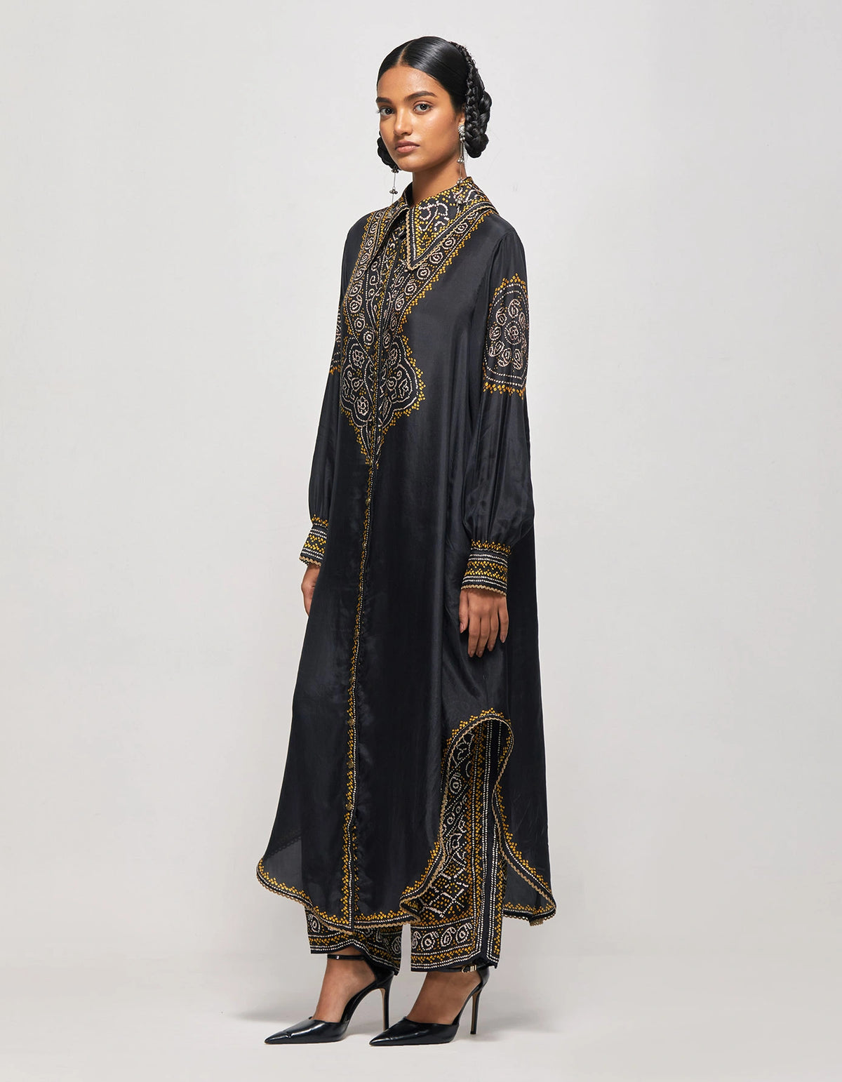 BANDHEJ : Bella