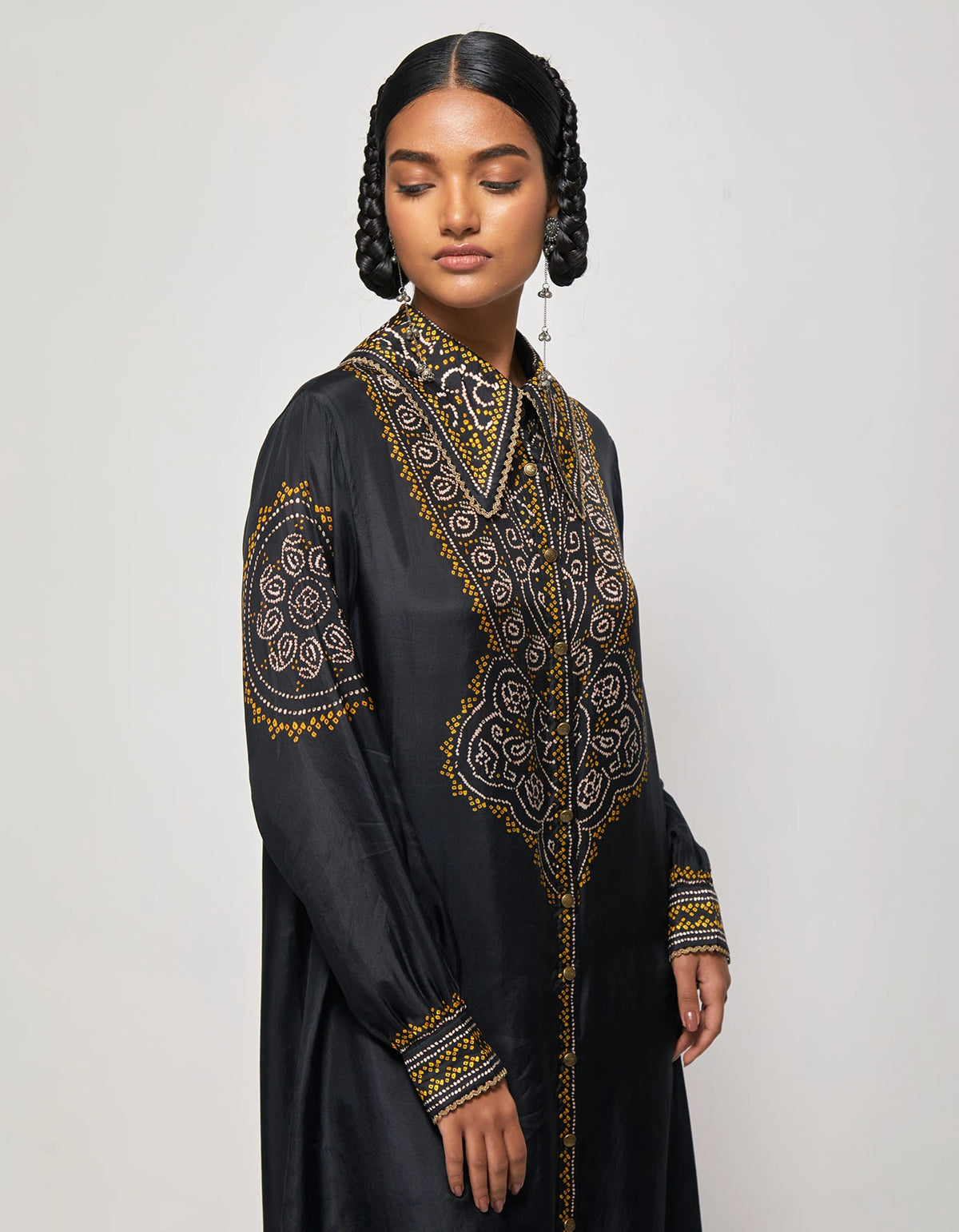 BANDHEJ : Bella