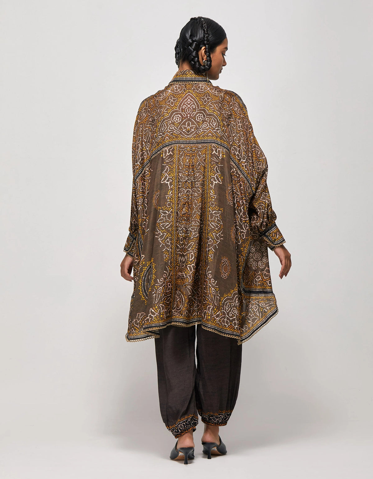 BANDHEJ : Nilomi