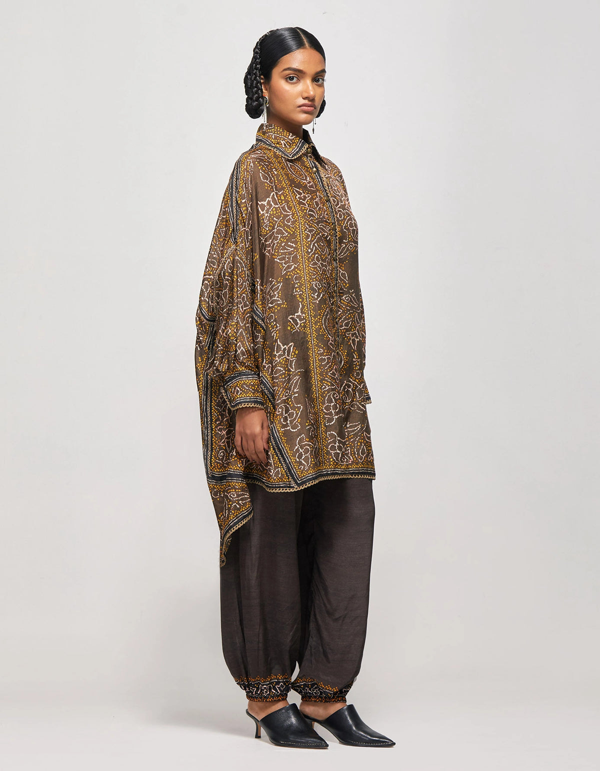 BANDHEJ : Nilomi