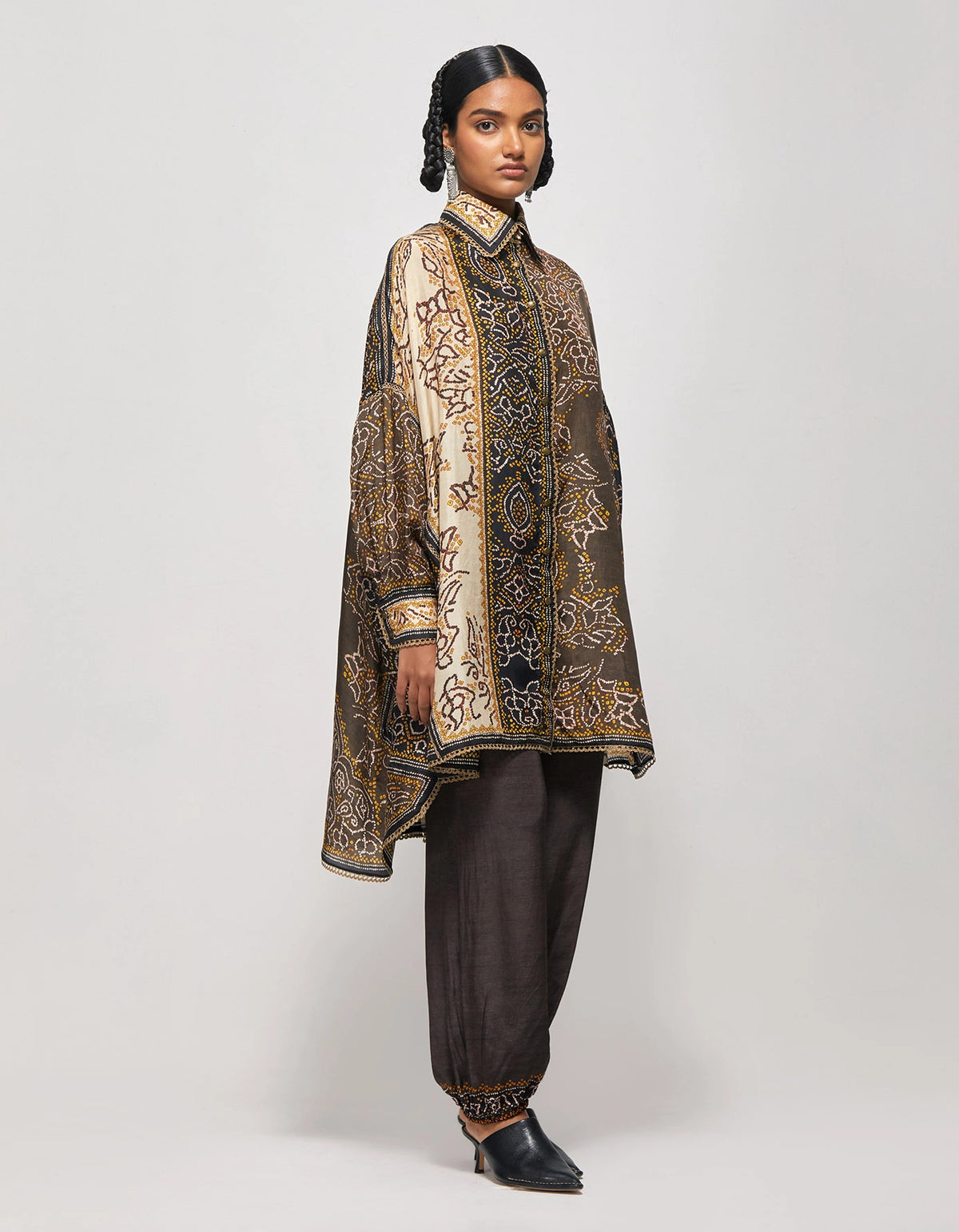 BANDHEJ : Nilomi